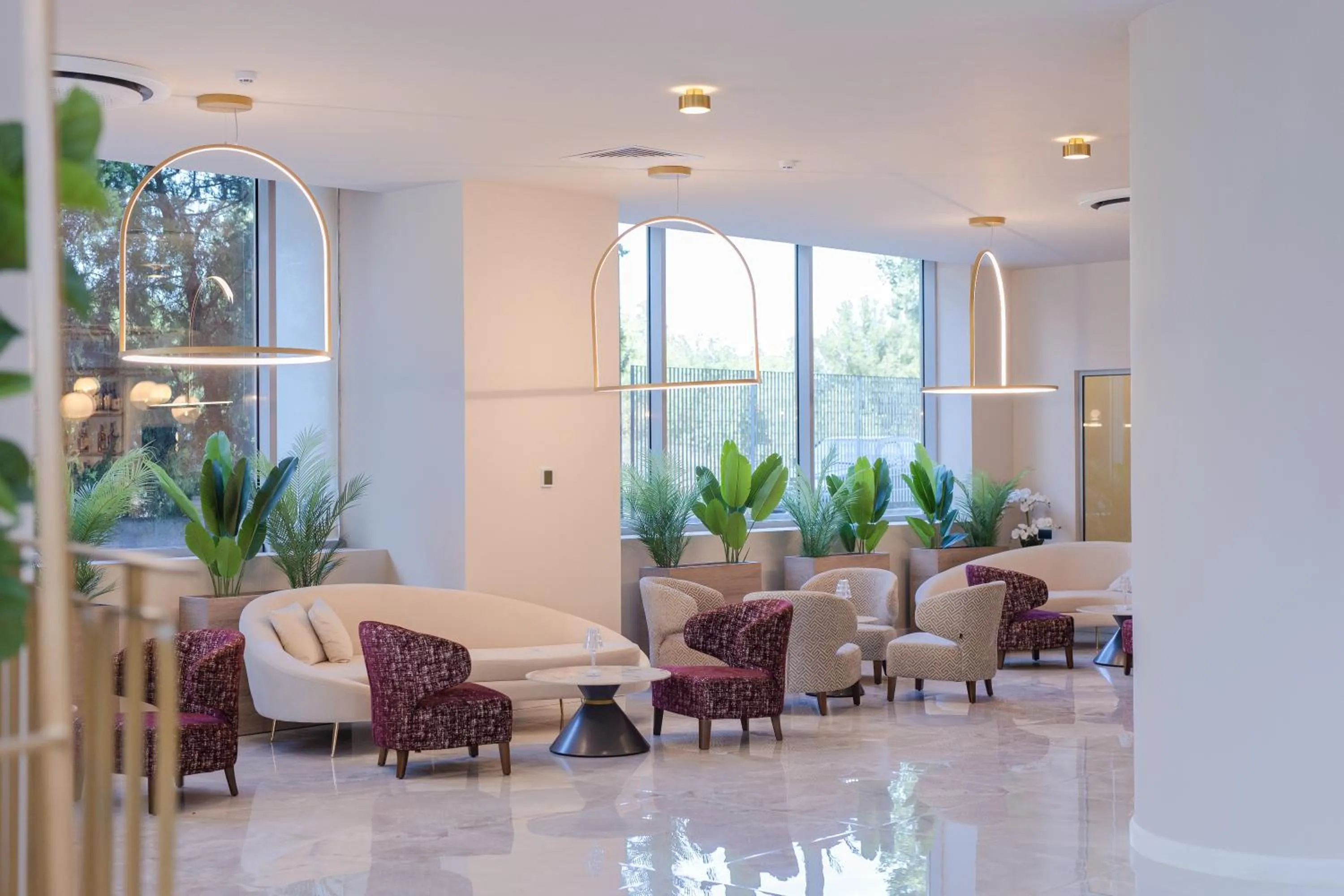 Seating area in Ramada by Wyndham Bucharest Otopeni Airport