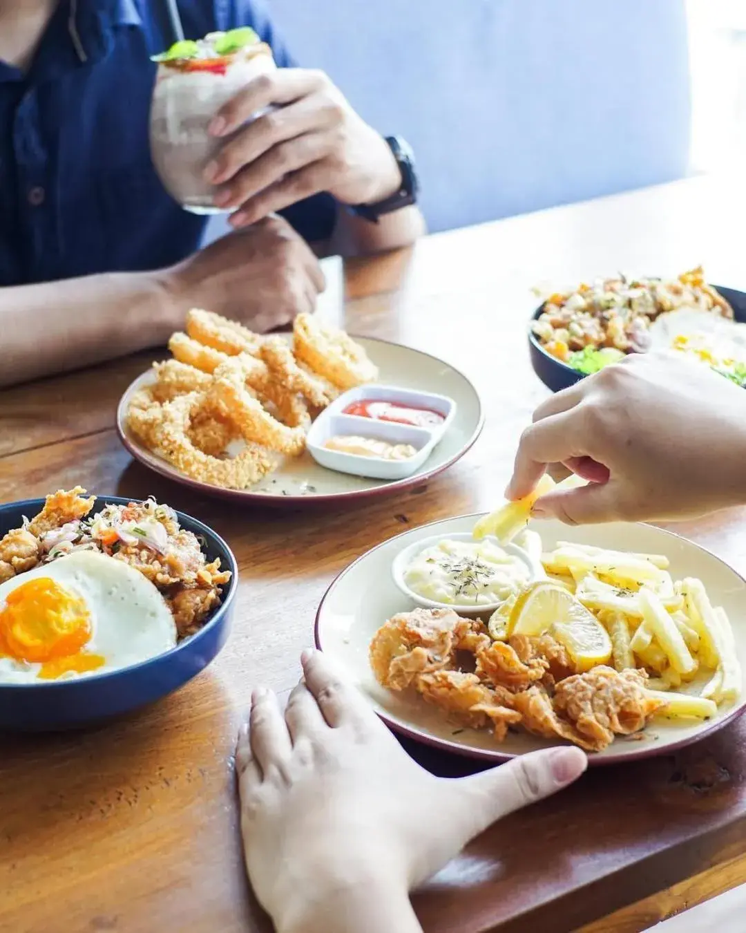 Restaurant/places to eat in Front One Boutique Tugu Muda Semarang Restaurant/places to eat in Front One Boutique Tugu Muda Semarang