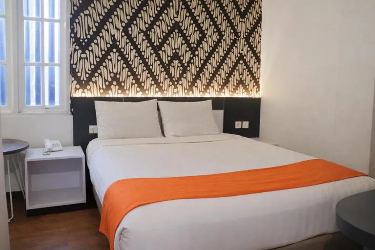 Bed in Front One Boutique Tugu Muda Semarang