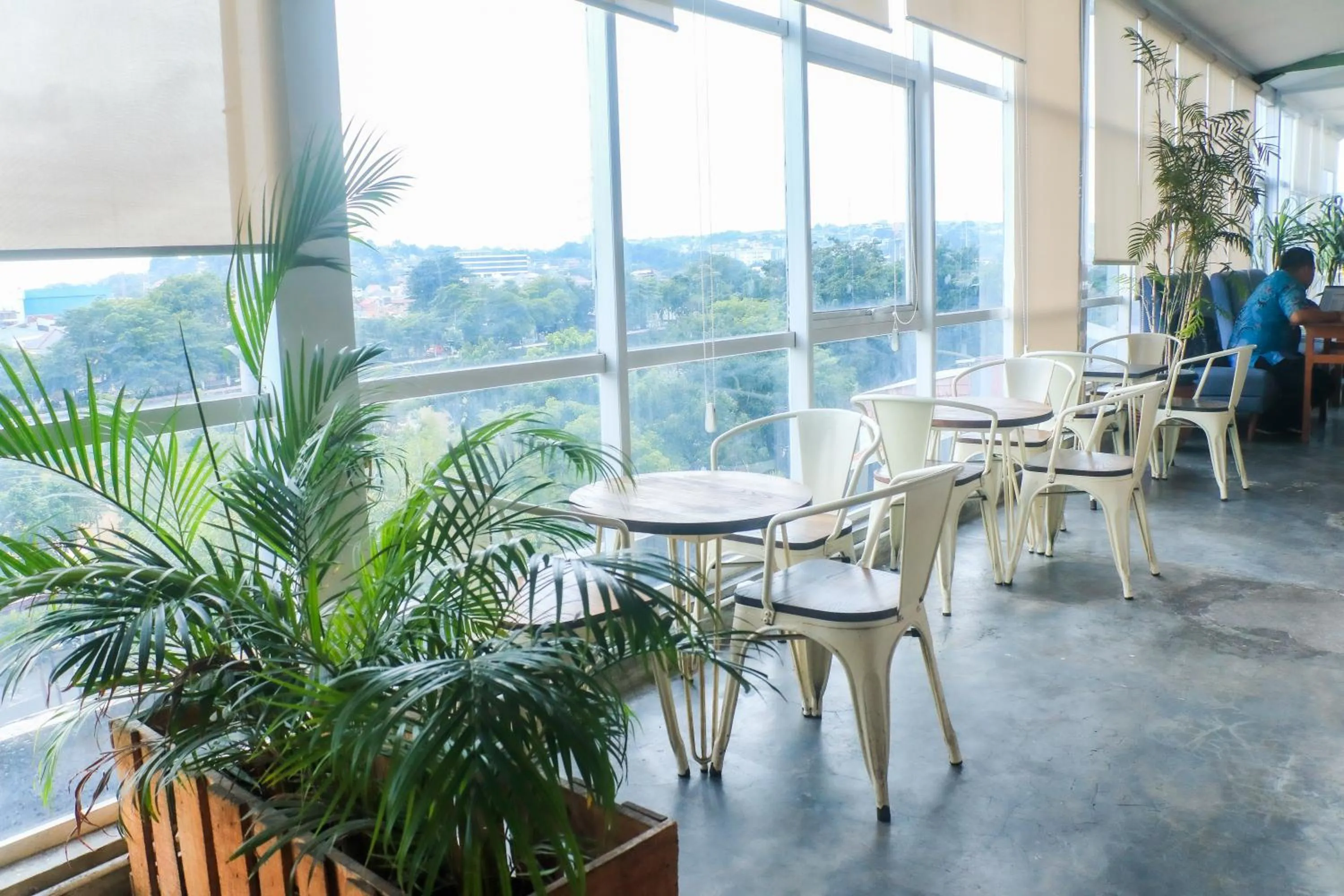 Front One Boutique Tugu Muda Semarang