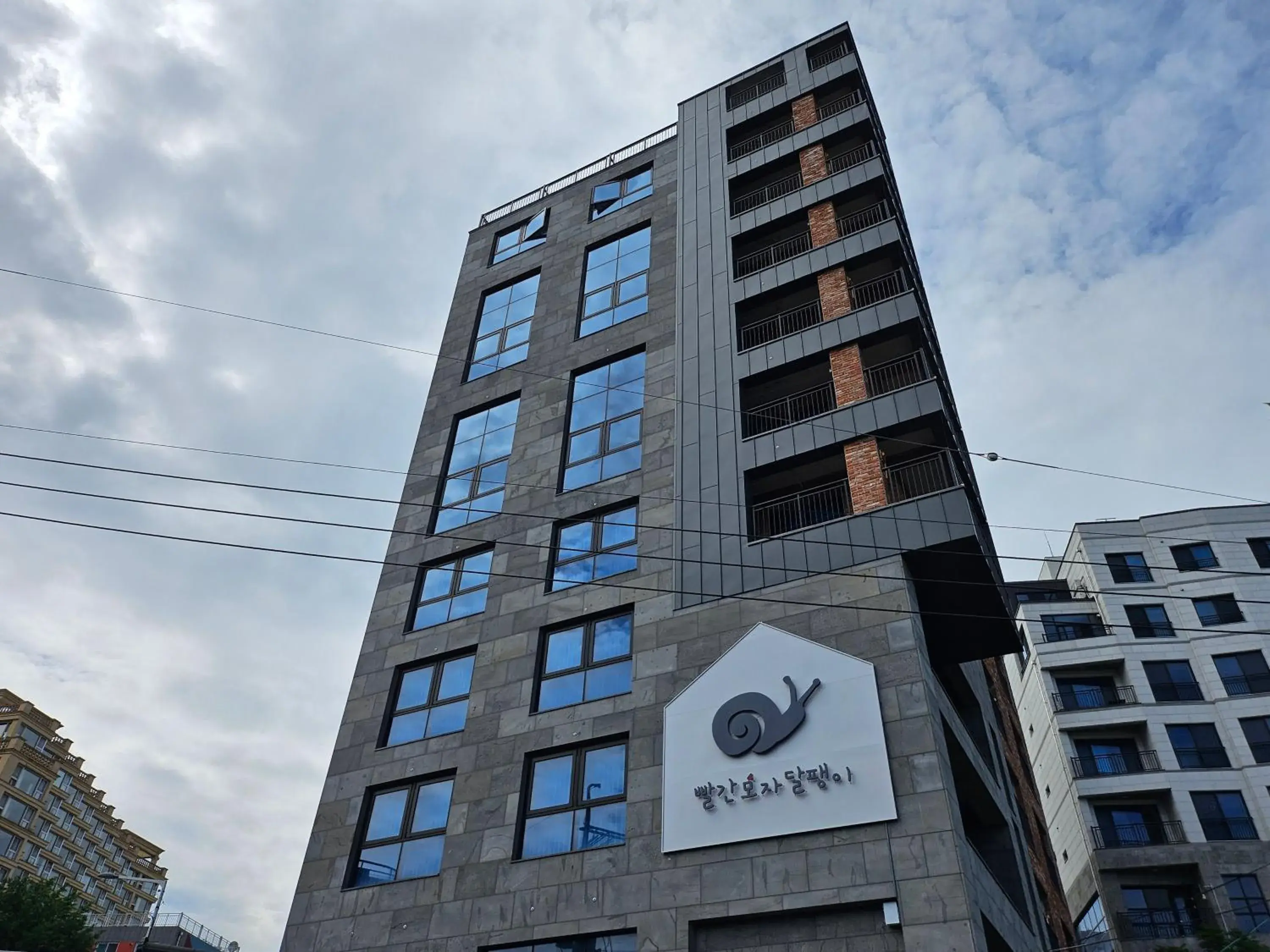 Property building in Red Hat Snail Property building in Red Hat Snail