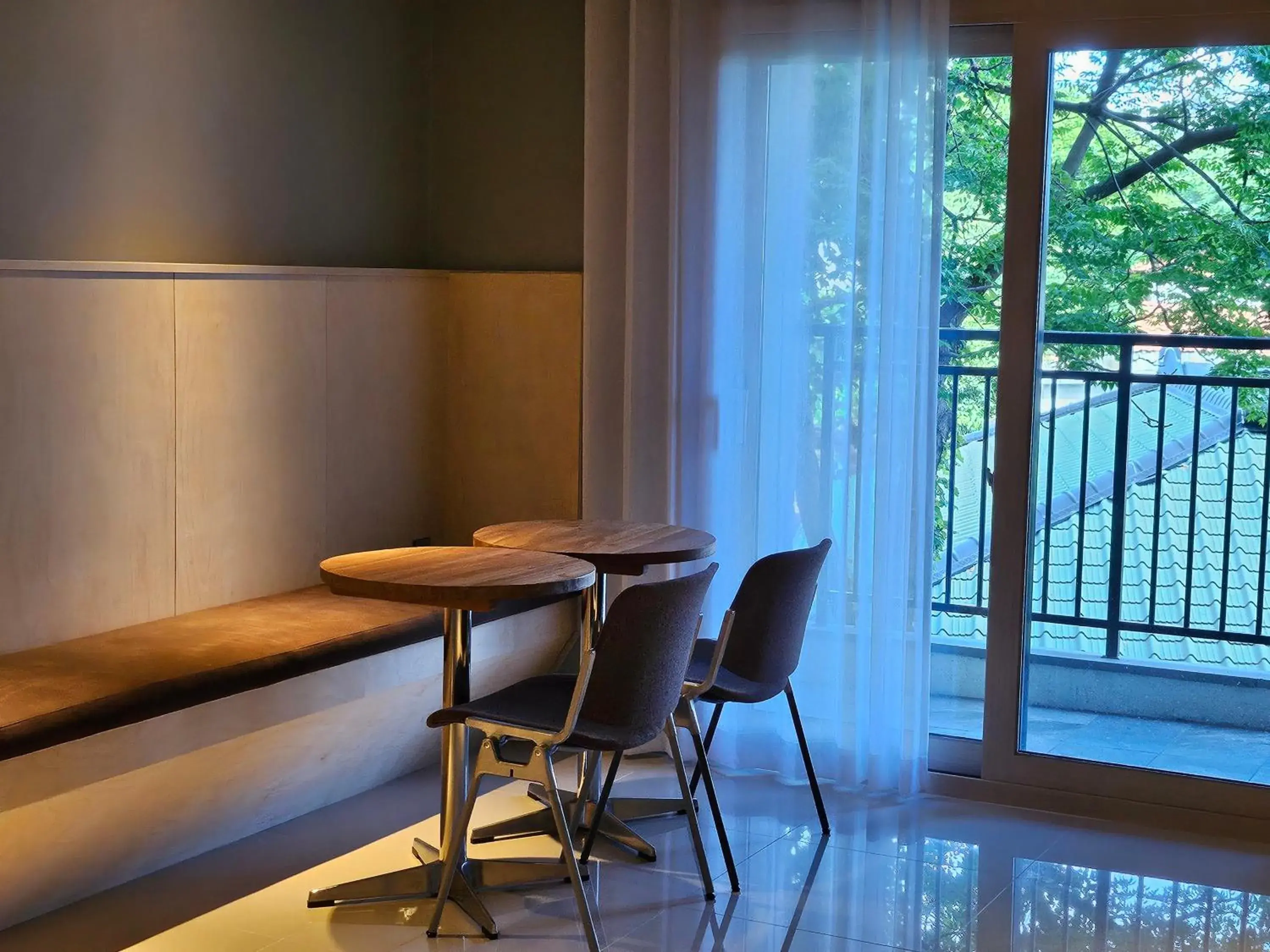 Lounge or bar in Red Hat Snail Lounge or bar in Red Hat Snail