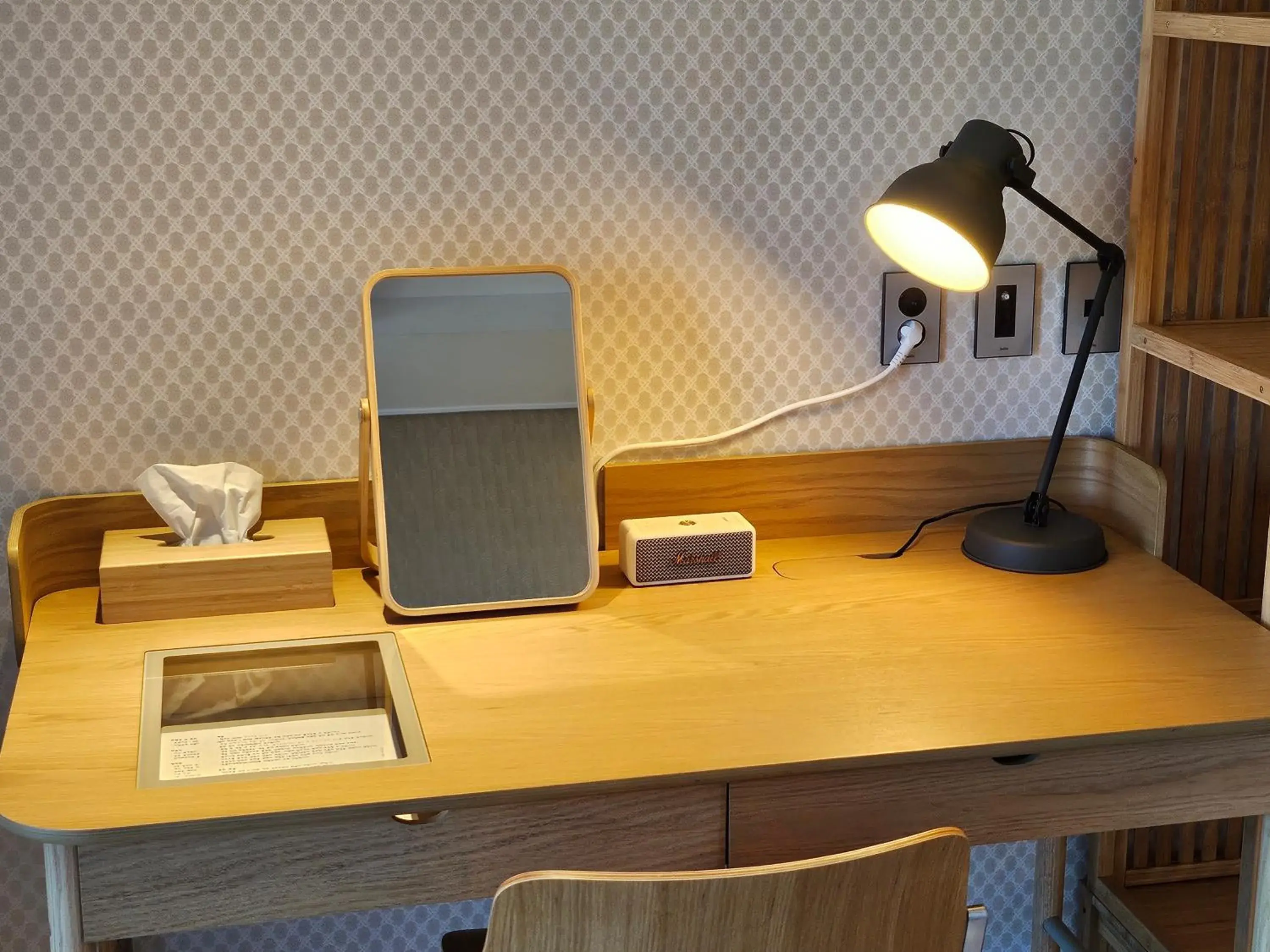 Bedroom in Red Hat Snail Bedroom in Red Hat Snail