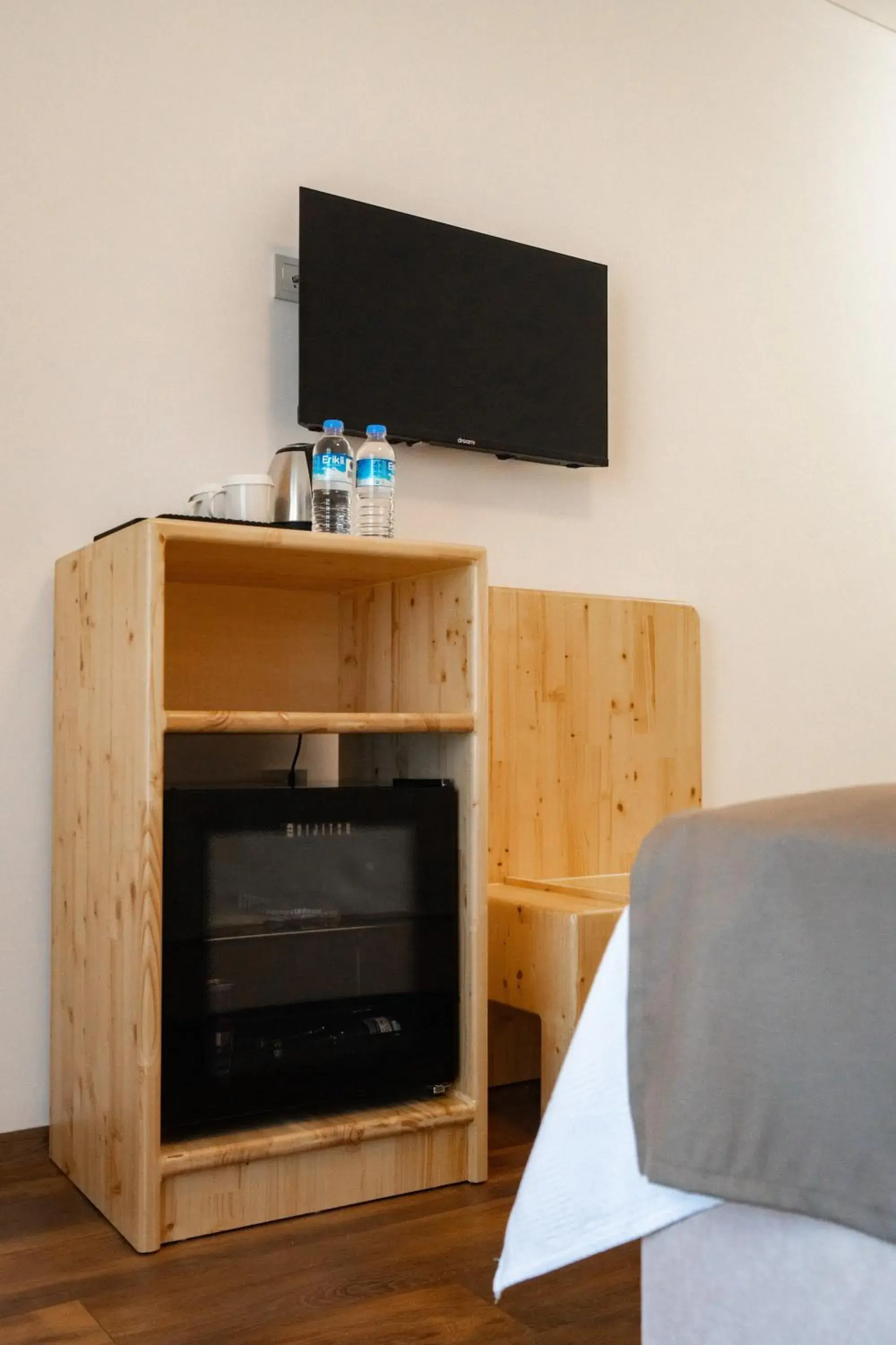 TV and multimedia, Bed in Rodones 1924 TV and multimedia, Bed in Rodones 1924