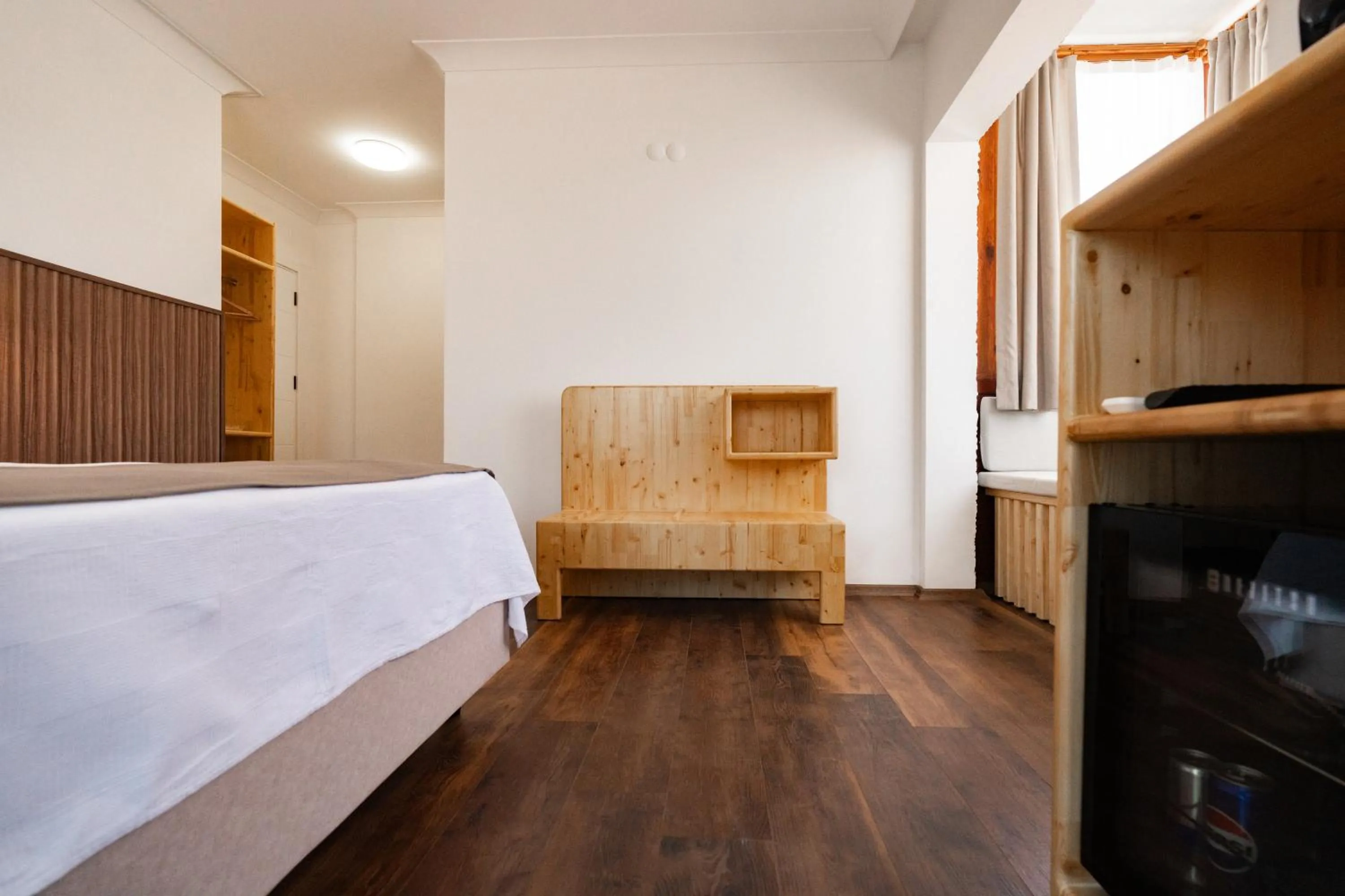 wardrobe, Bed in Rodones 1924