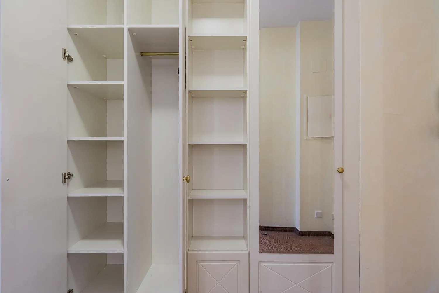 wardrobe in Apartmenthaus Berlin Mitte