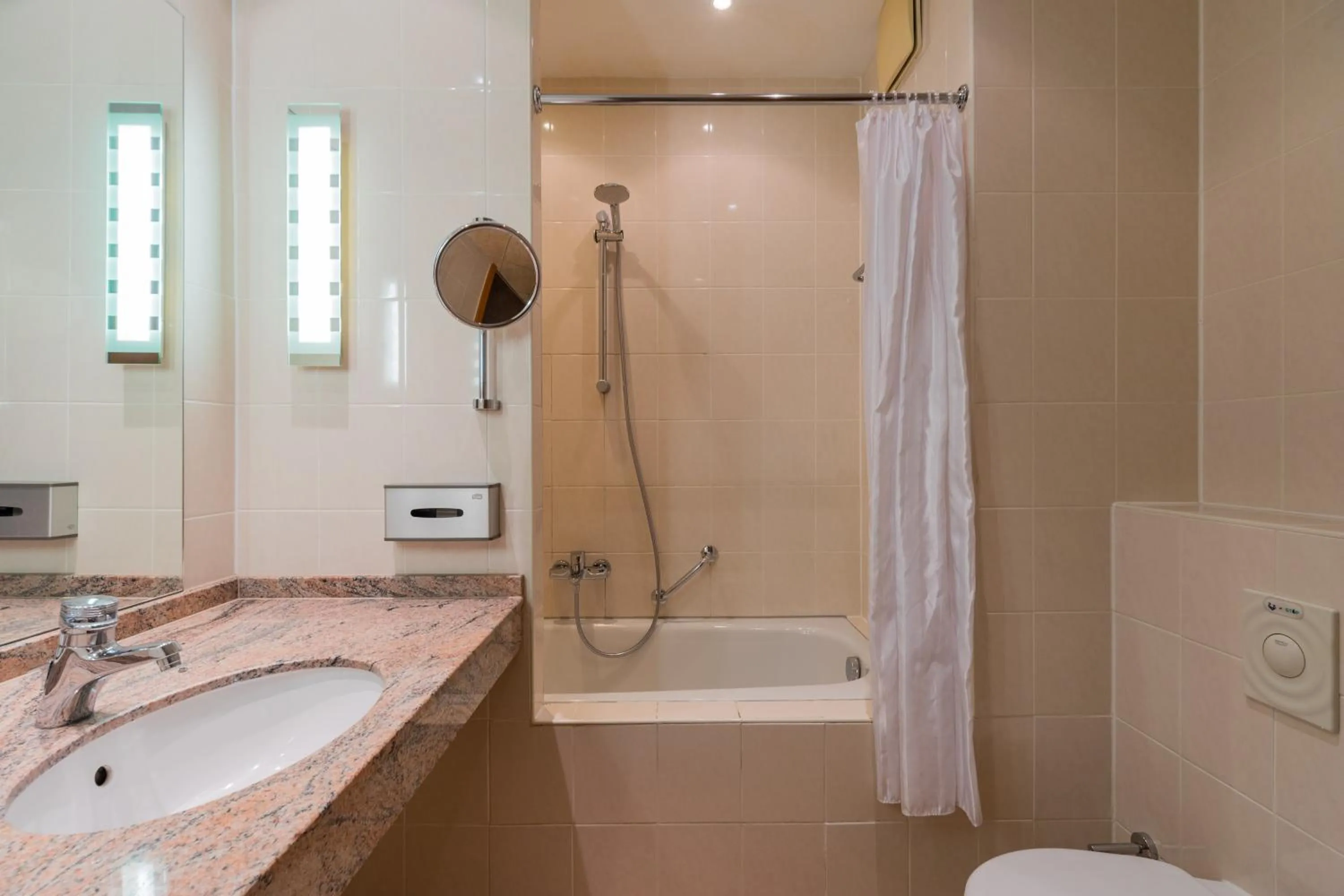 Shower in Apartmenthaus Berlin Mitte