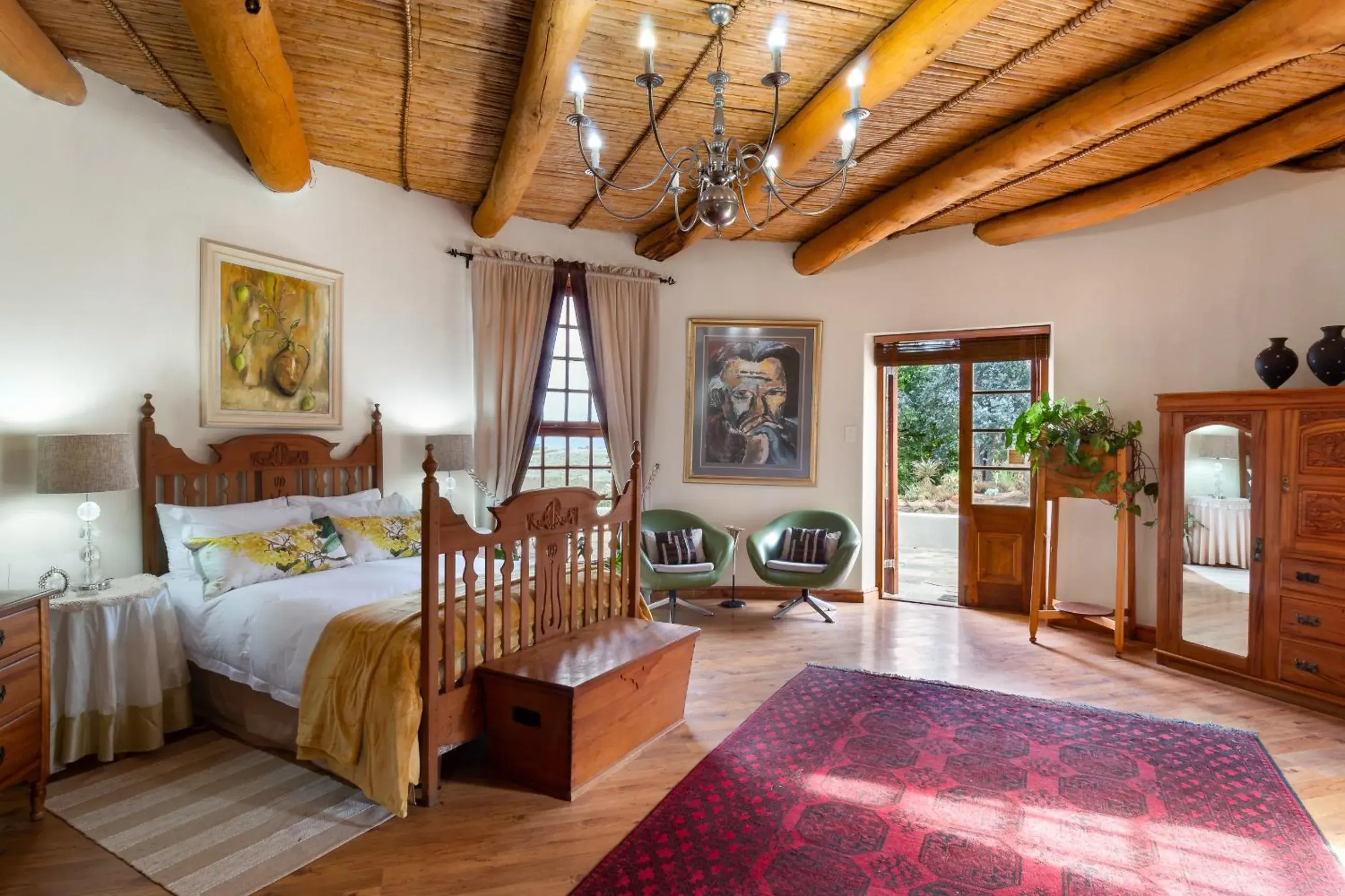 Family Room in Mountain Manor Family Room in Mountain Manor