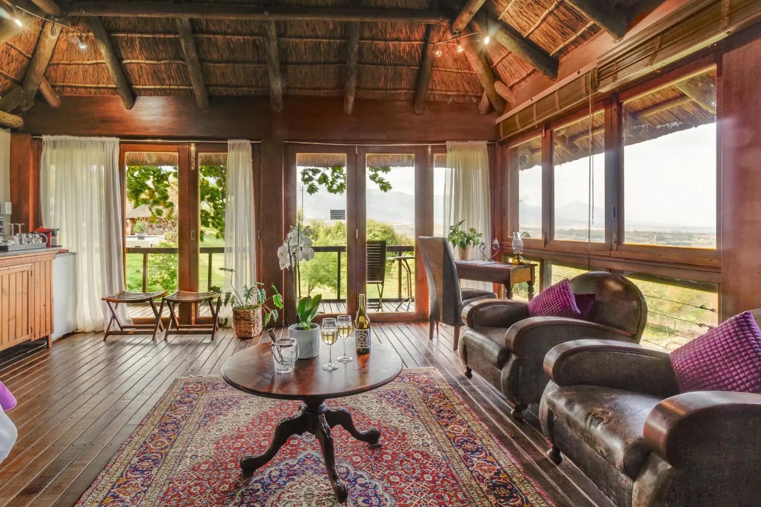 Queen Room with Balcony in Mountain Manor Queen Room with Balcony in Mountain Manor