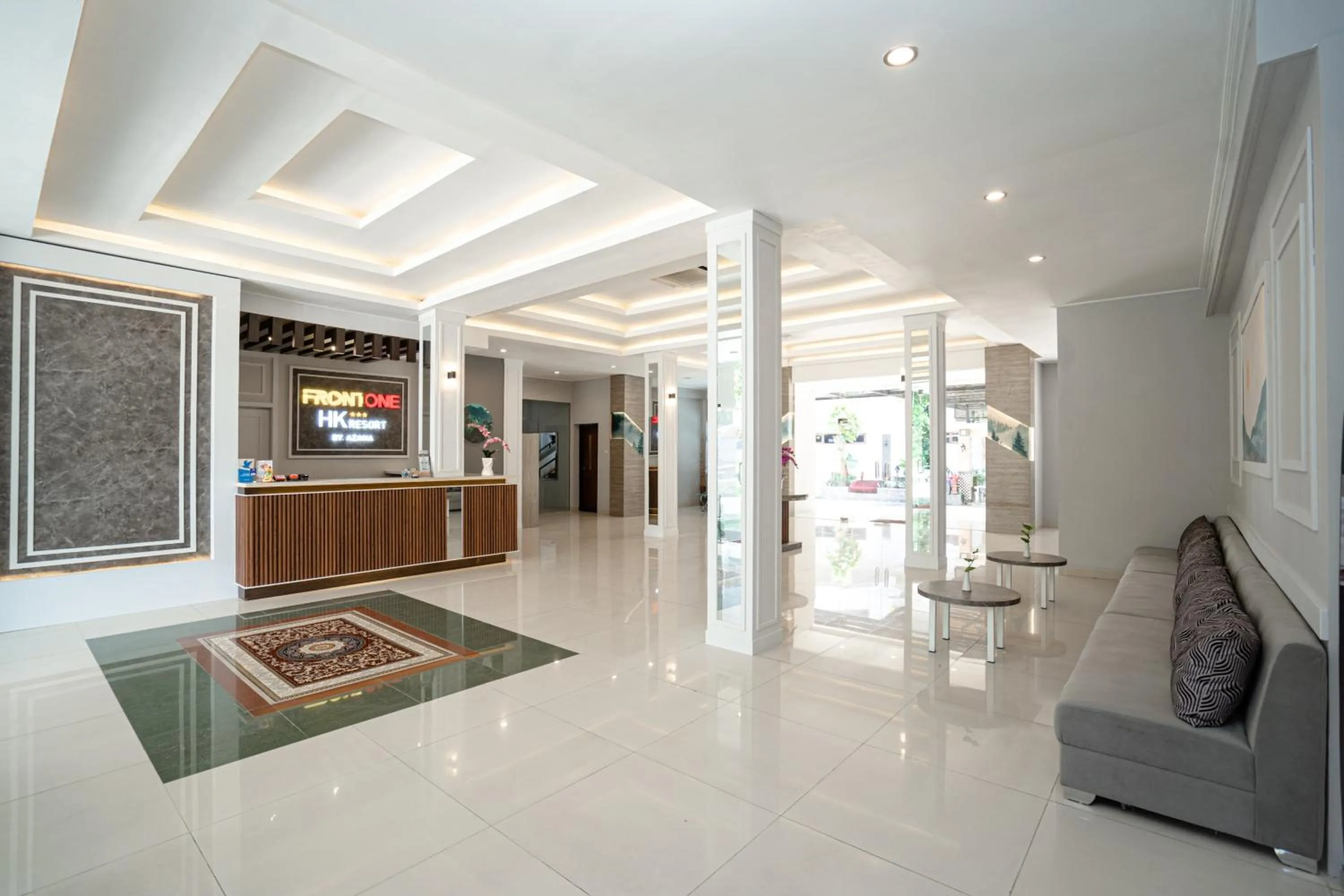 Lobby or reception in Front One HK Resort Simpang Lima