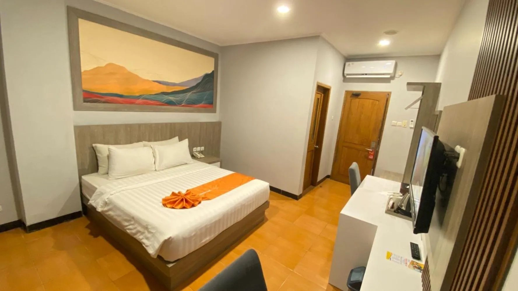 Bedroom, Bed in Front One HK Resort Simpang Lima