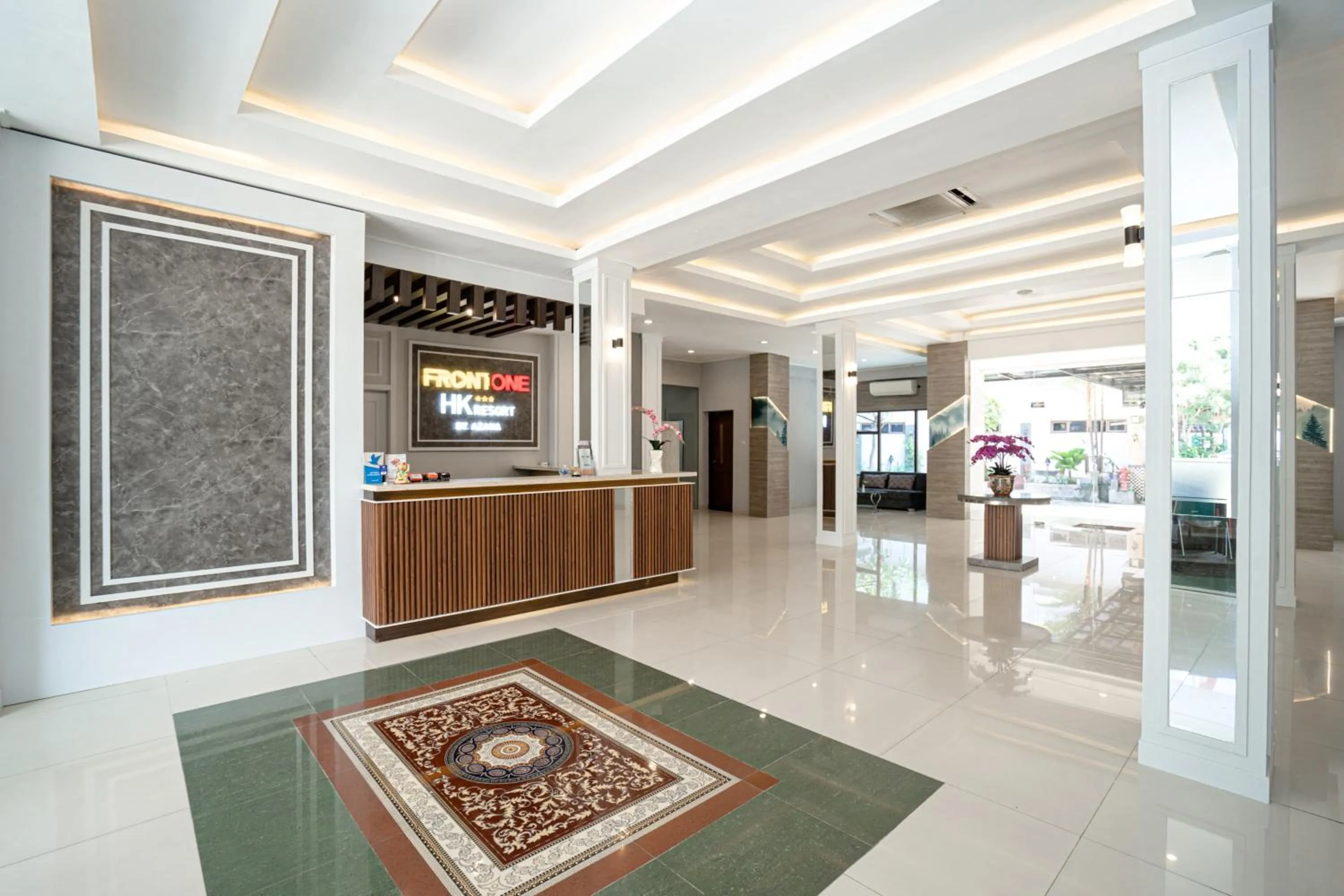 Lobby or reception in Front One HK Resort Simpang Lima