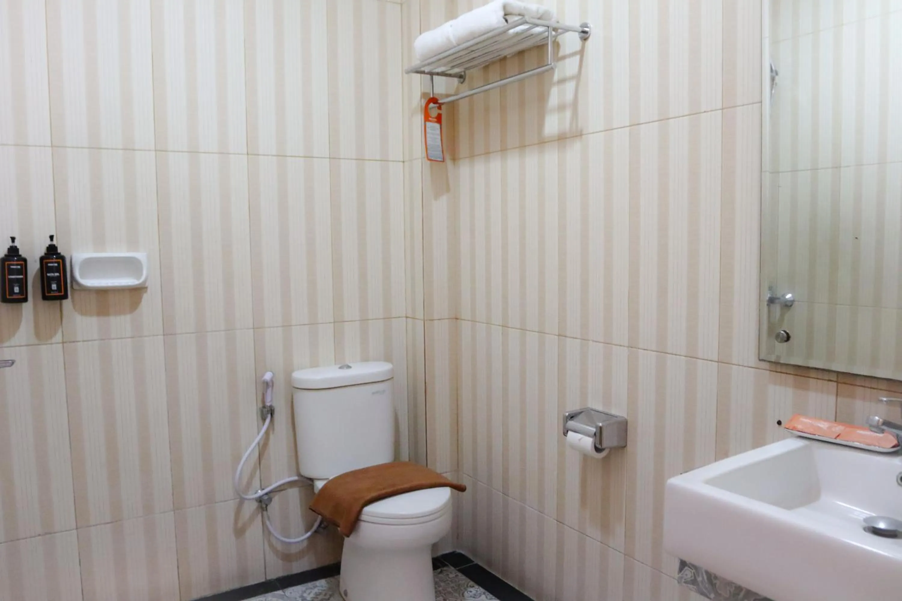 Shower in Front One HK Resort Simpang Lima