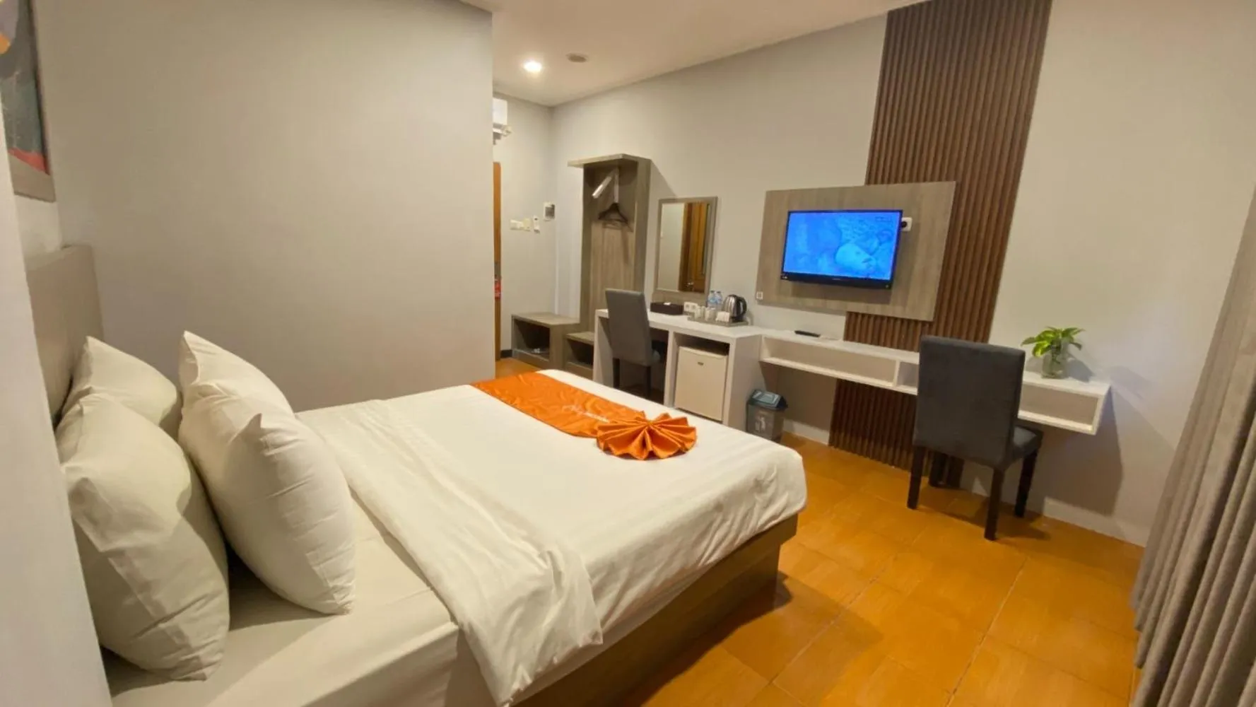 Bedroom, Bed in Front One HK Resort Simpang Lima