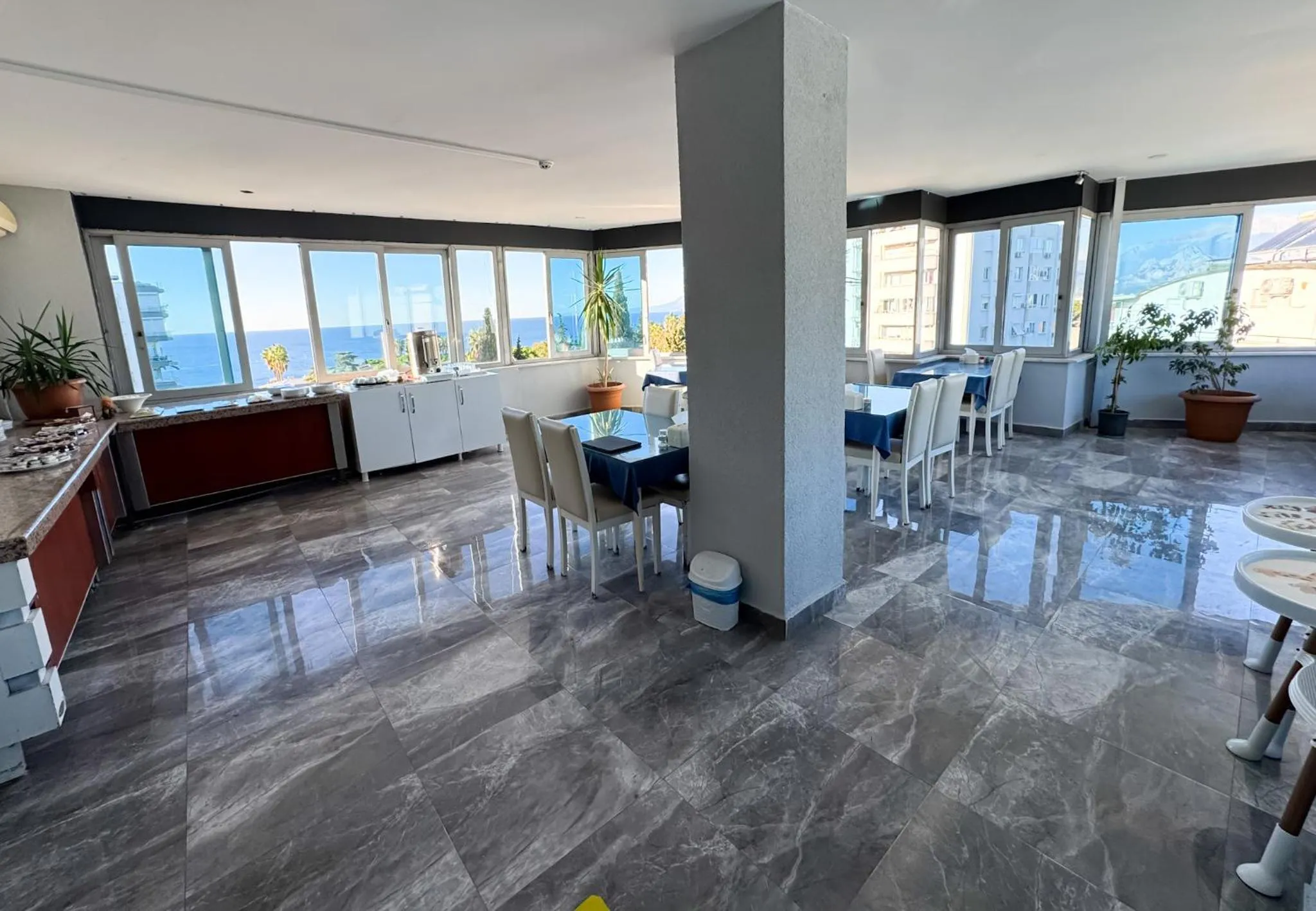 Seating area in Deluxe Ersoy Hotel