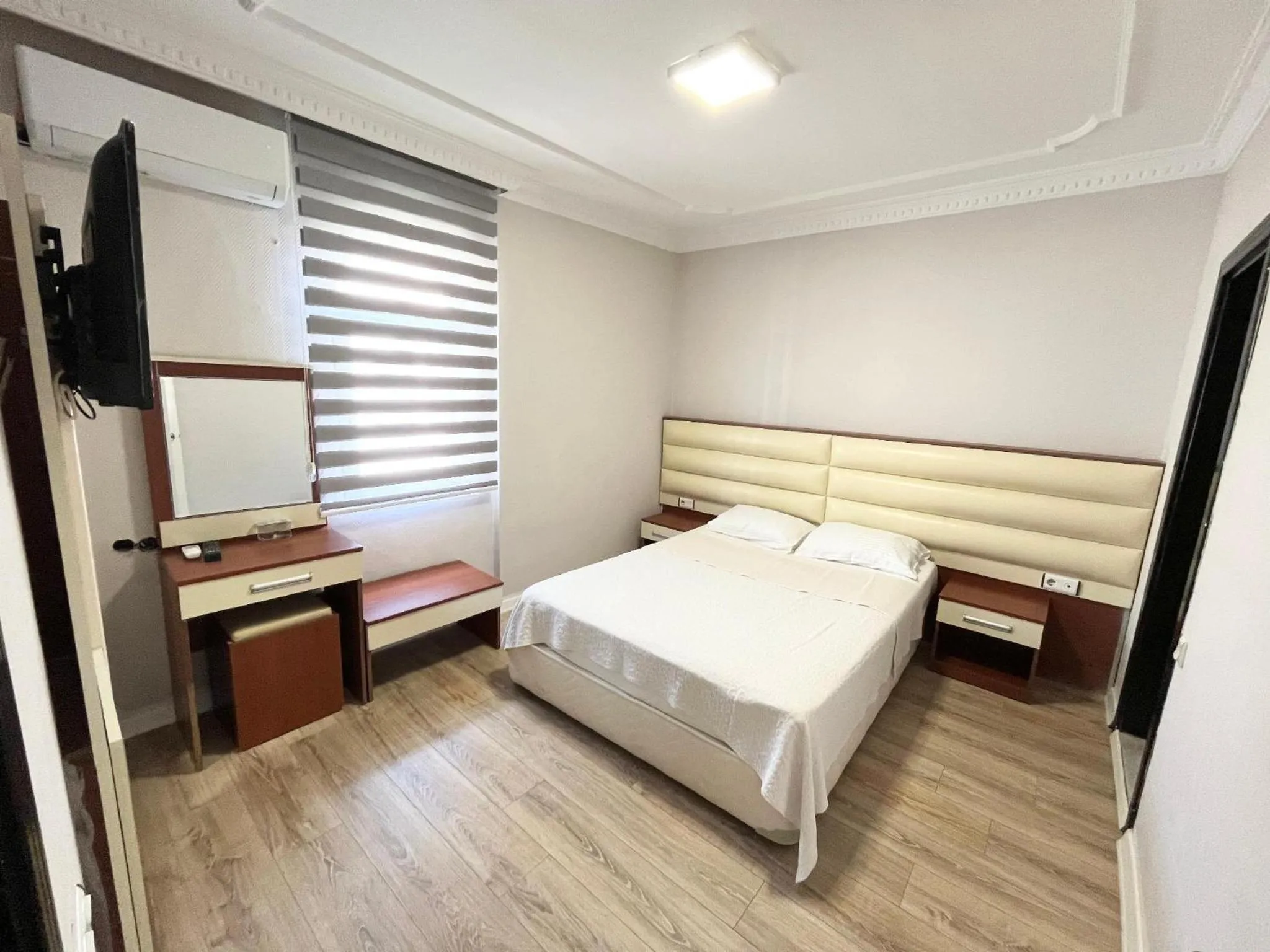 Photo of the whole room, Bed in Deluxe Ersoy Hotel