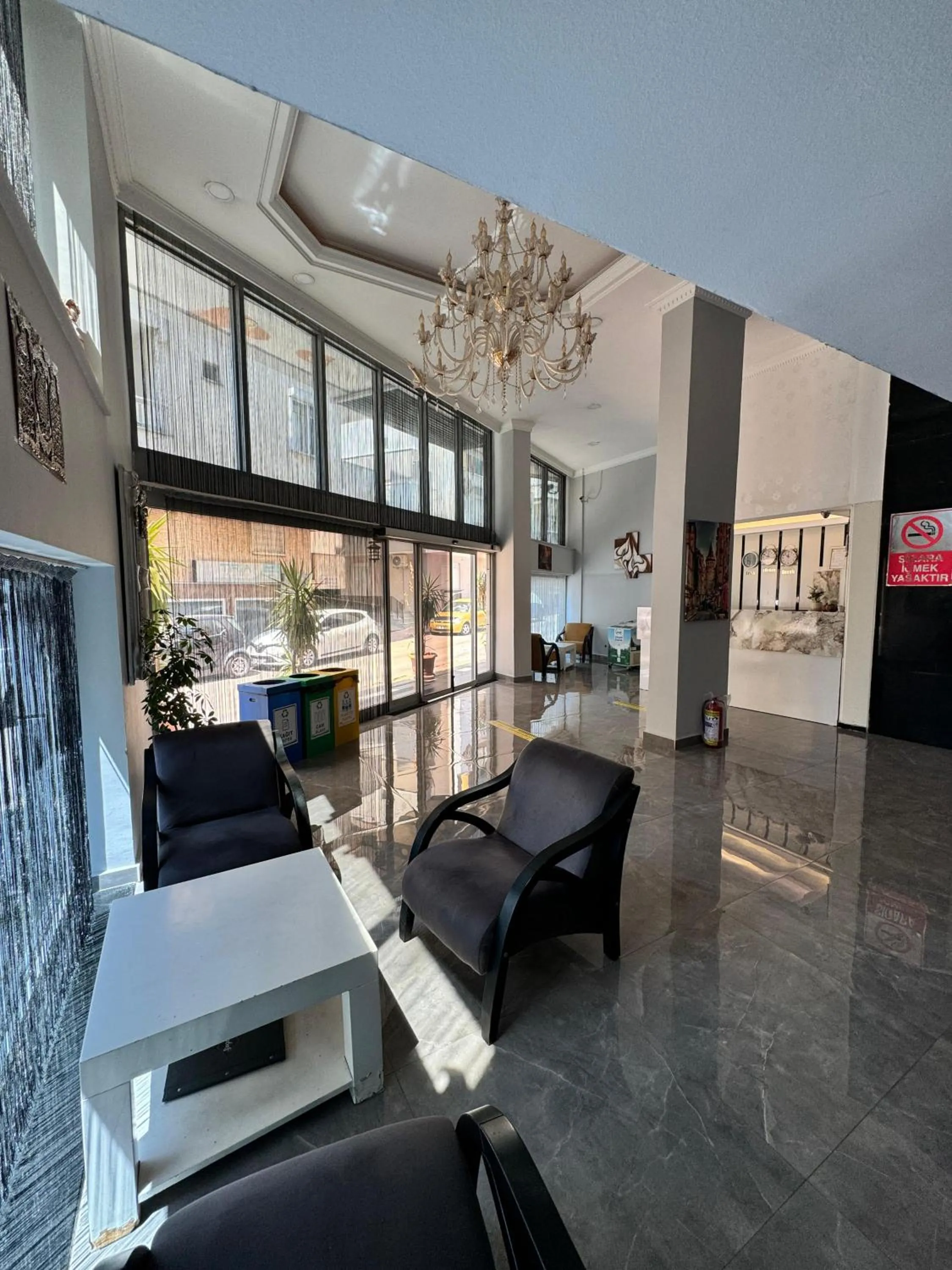 Seating area in Deluxe Ersoy Hotel