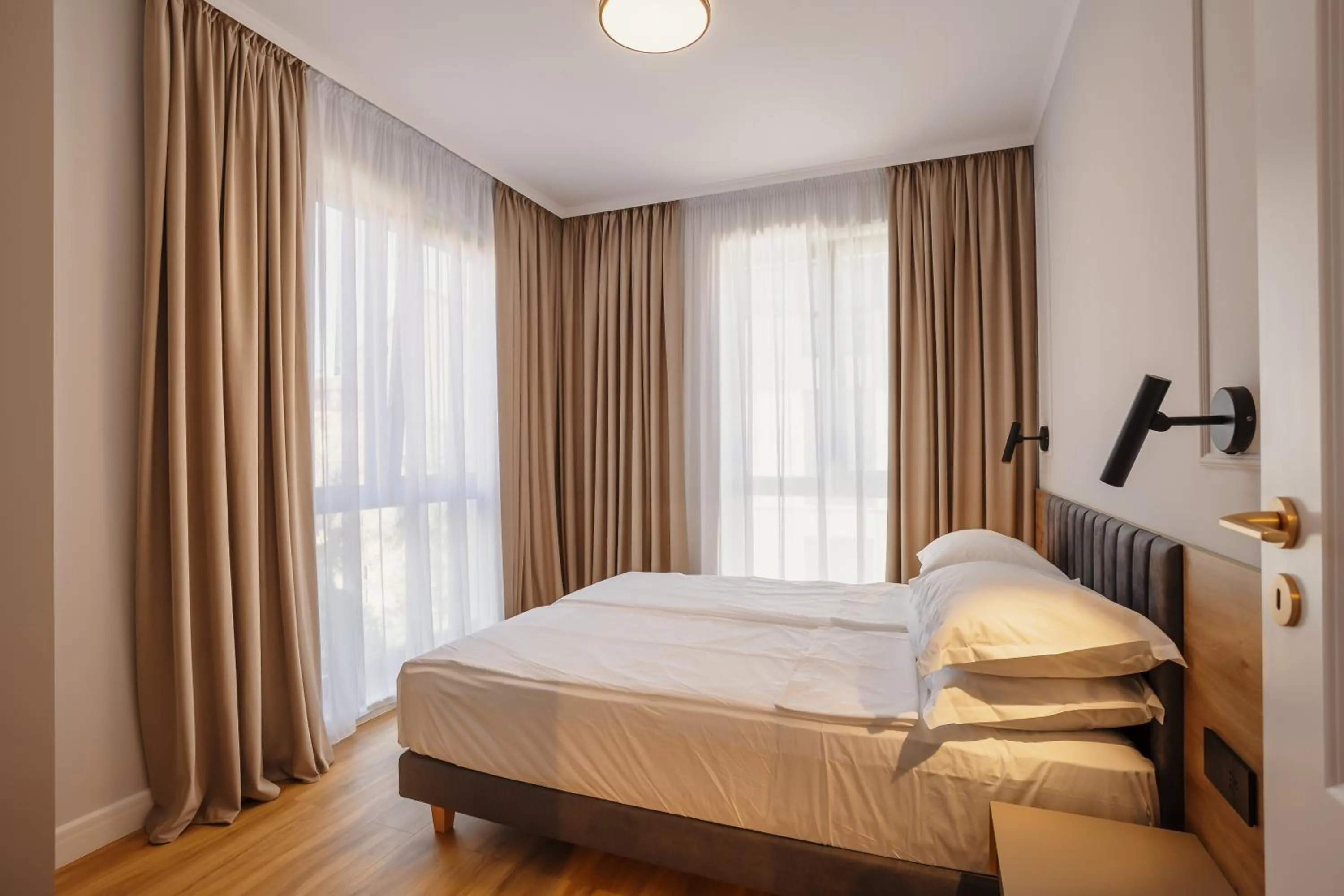 Bed in Bloom Downtown Suites