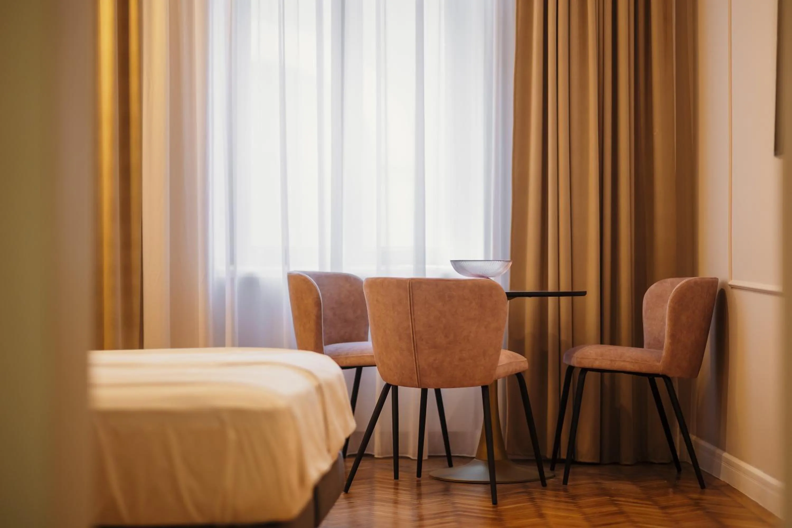 Bed in Bloom Downtown Suites