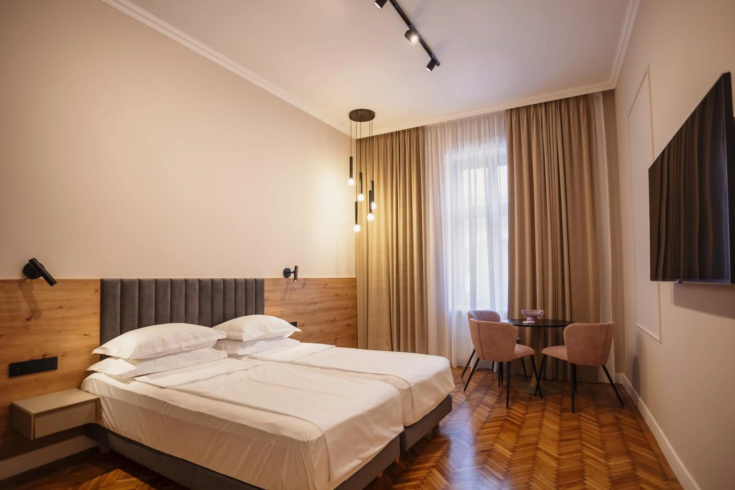 Bloom Downtown Suites