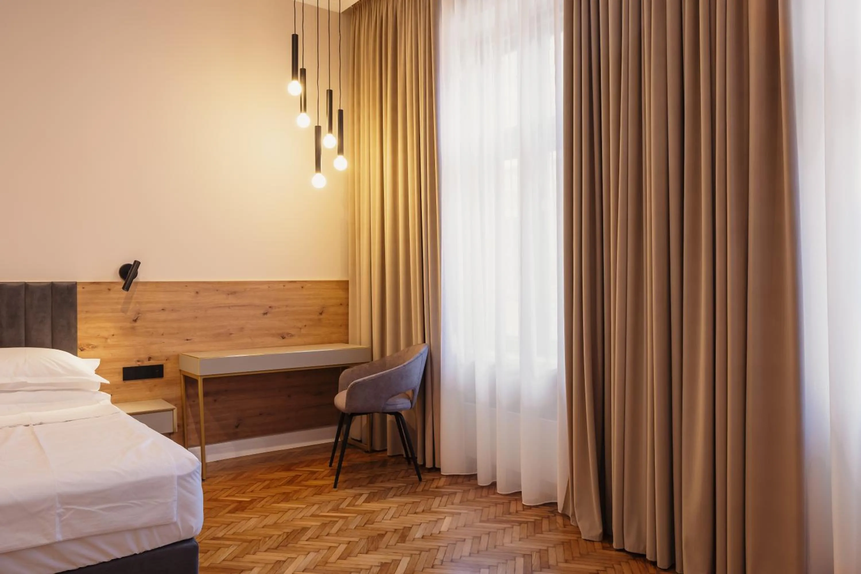 Bed in Bloom Downtown Suites