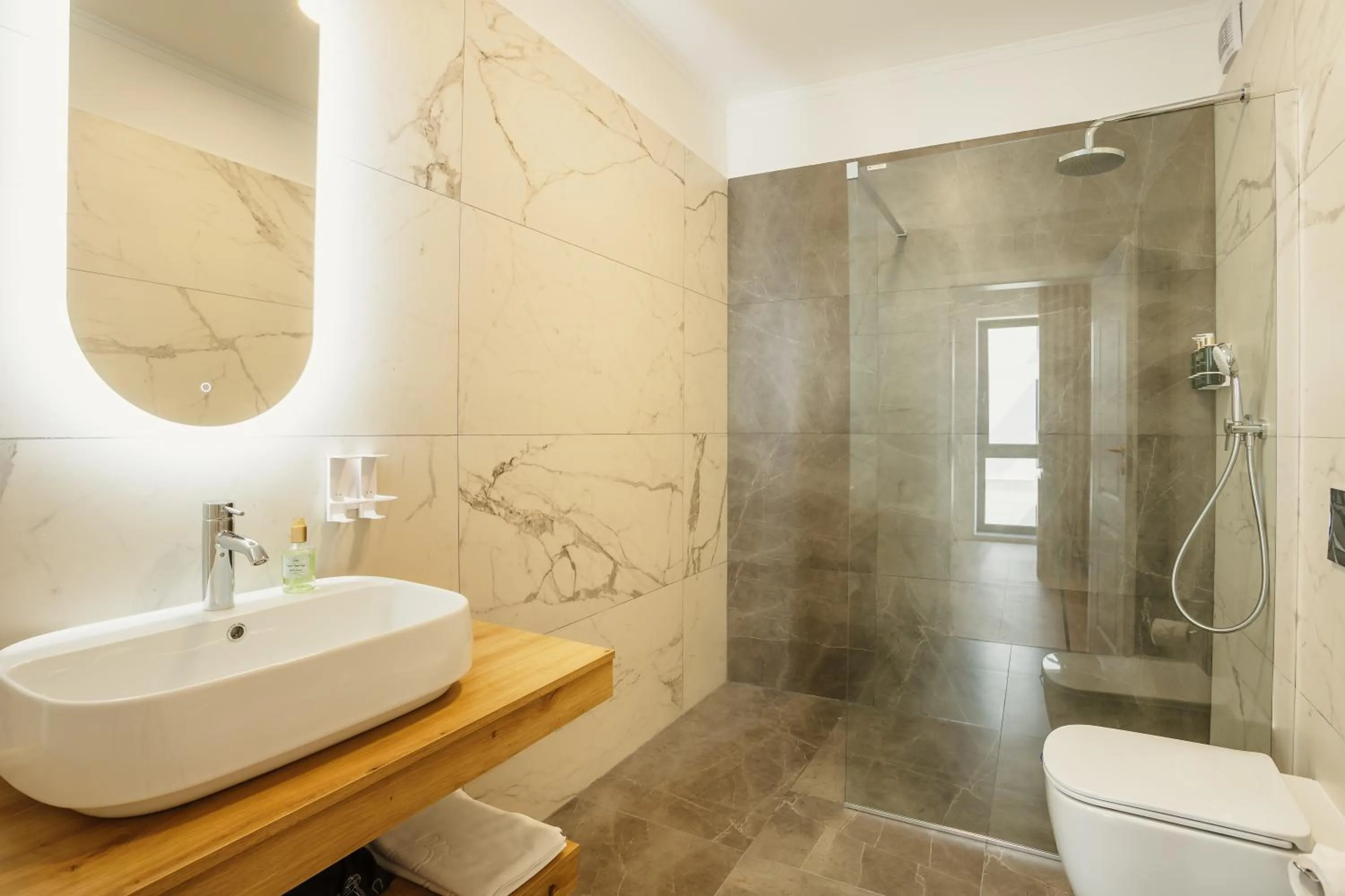 Bloom Downtown Suites