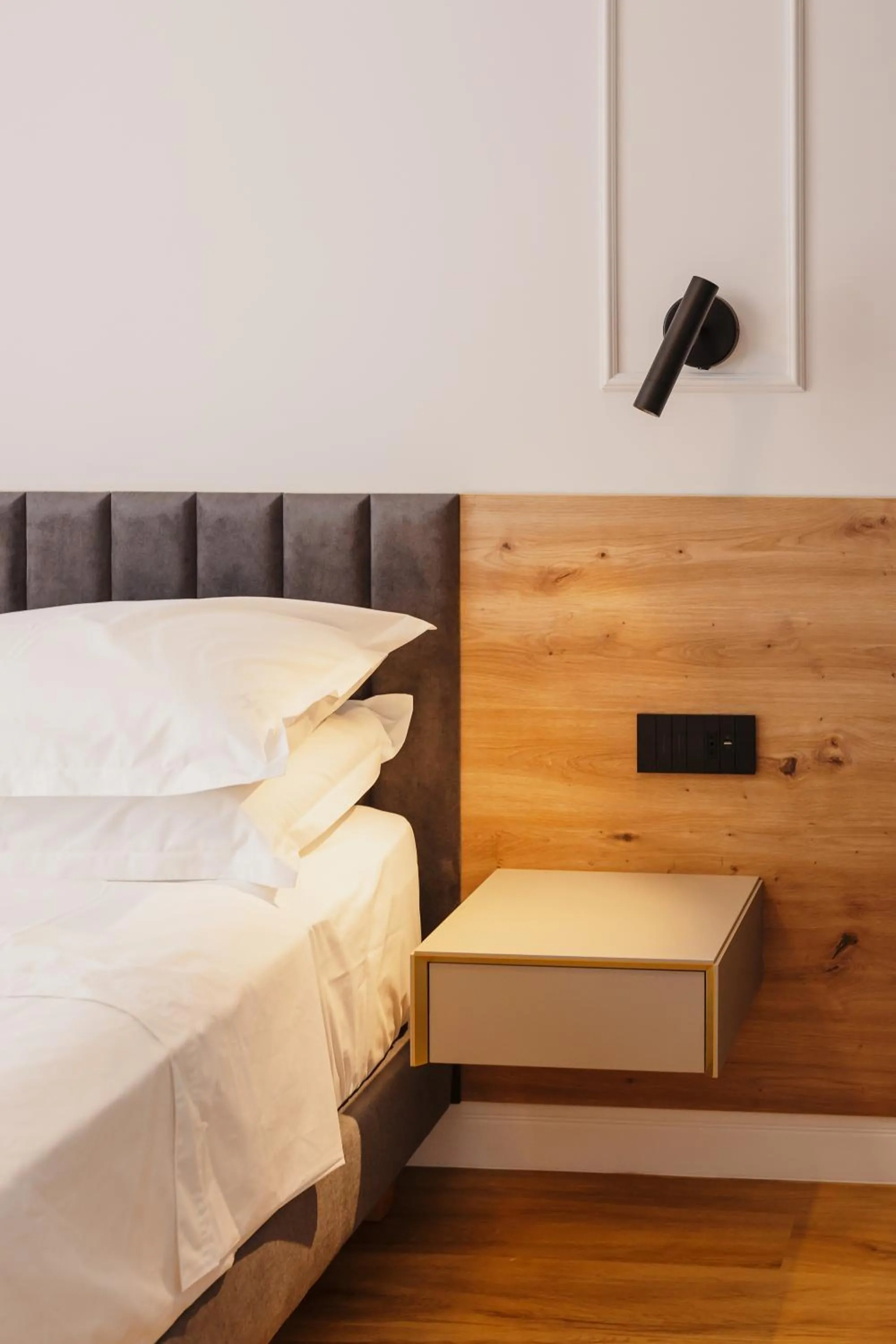 Bed in Bloom Downtown Suites