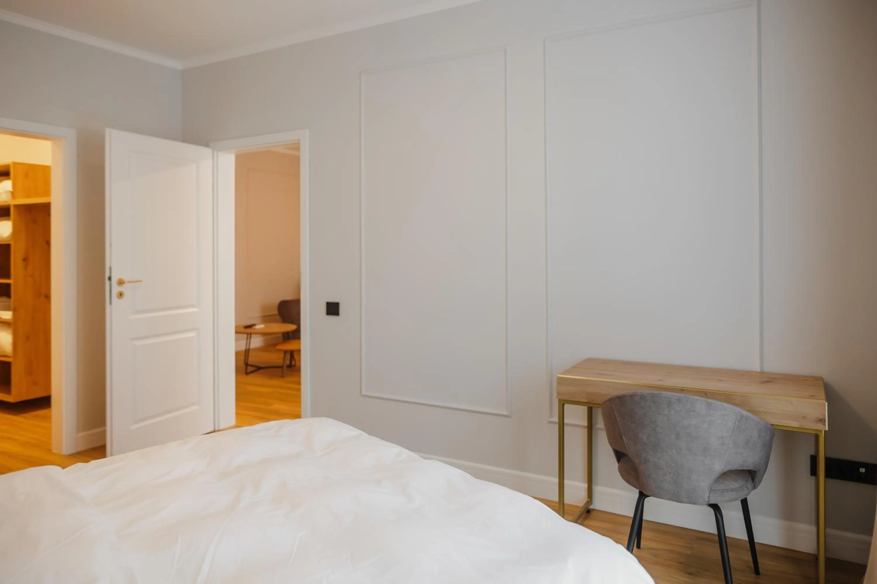 Bed in Bloom Downtown Suites