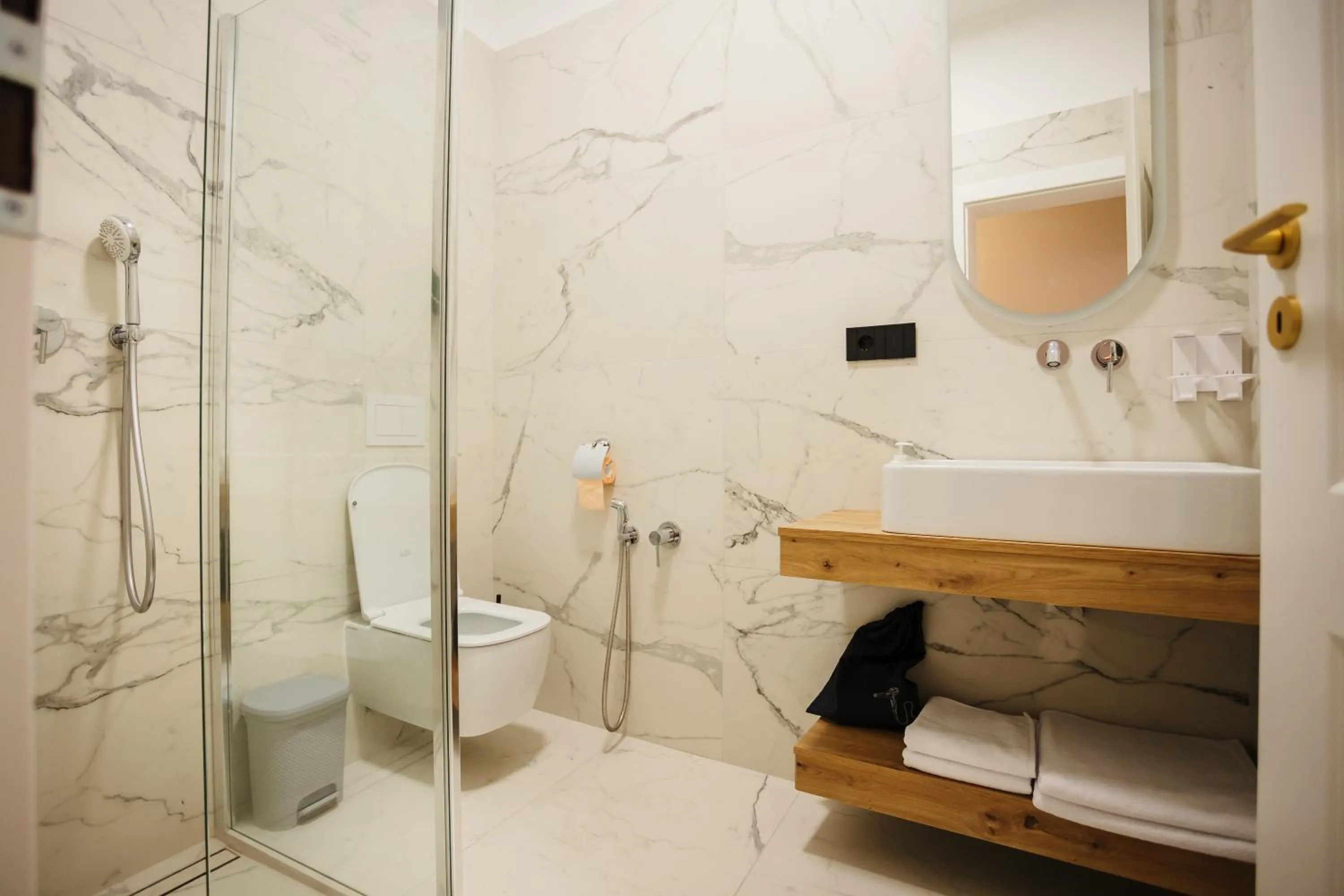 Bloom Downtown Suites