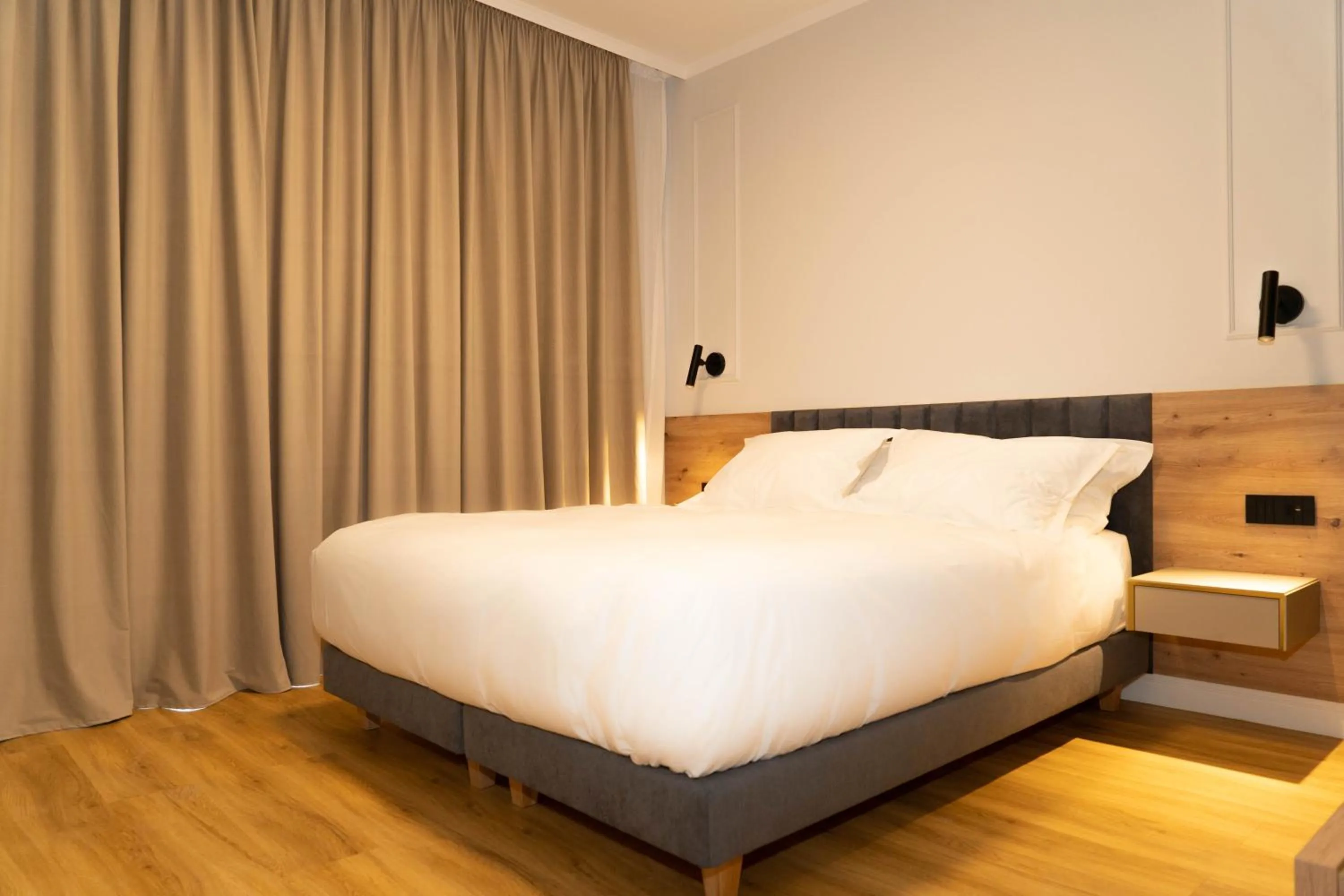Bed in Bloom Downtown Suites