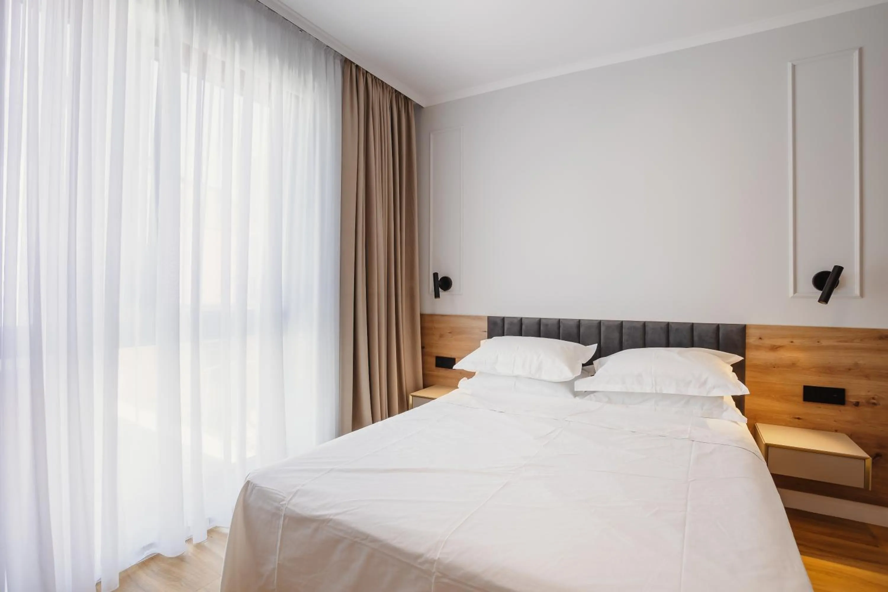 Bed in Bloom Downtown Suites