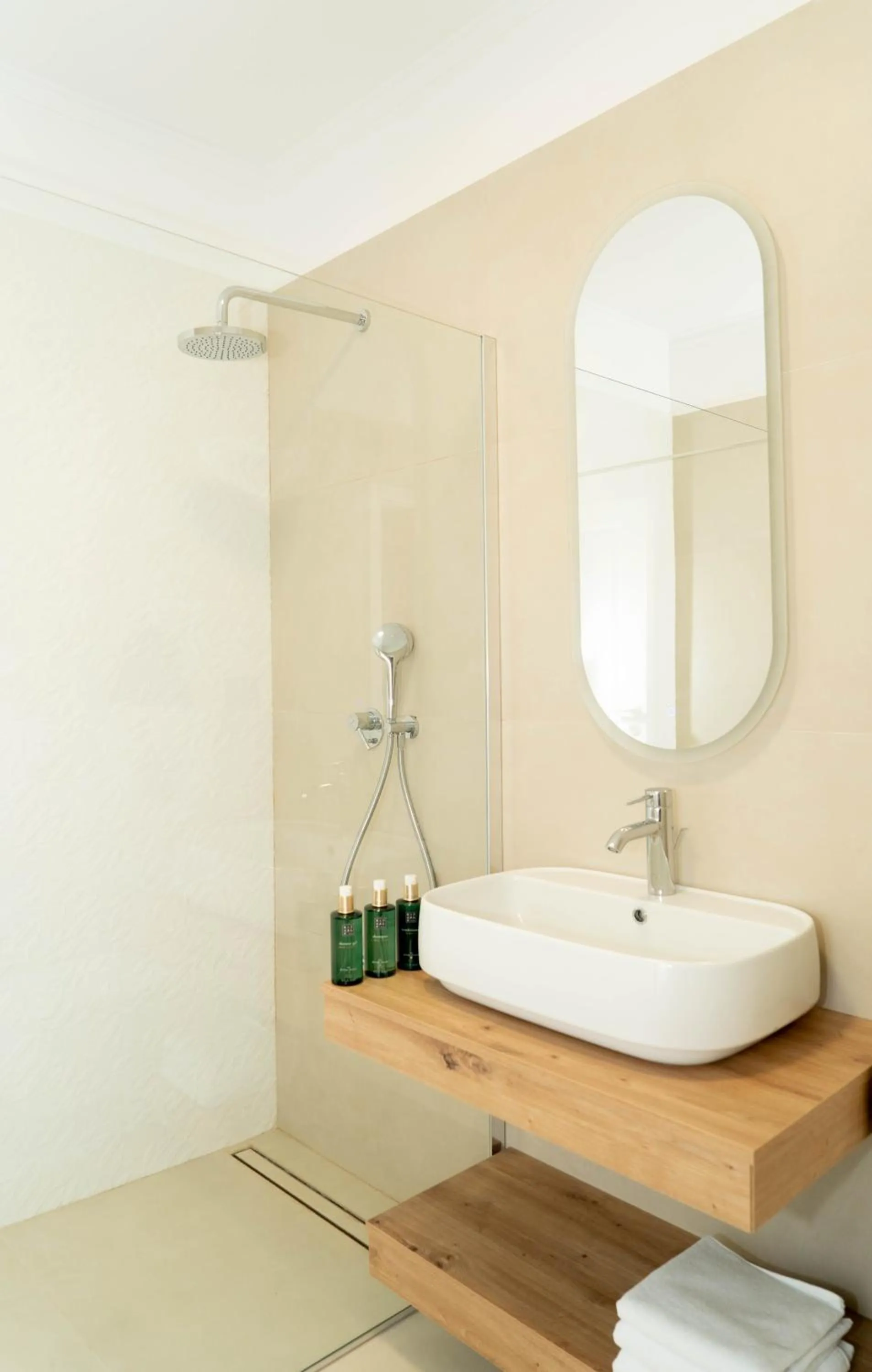 Shower in Bloom Downtown Suites