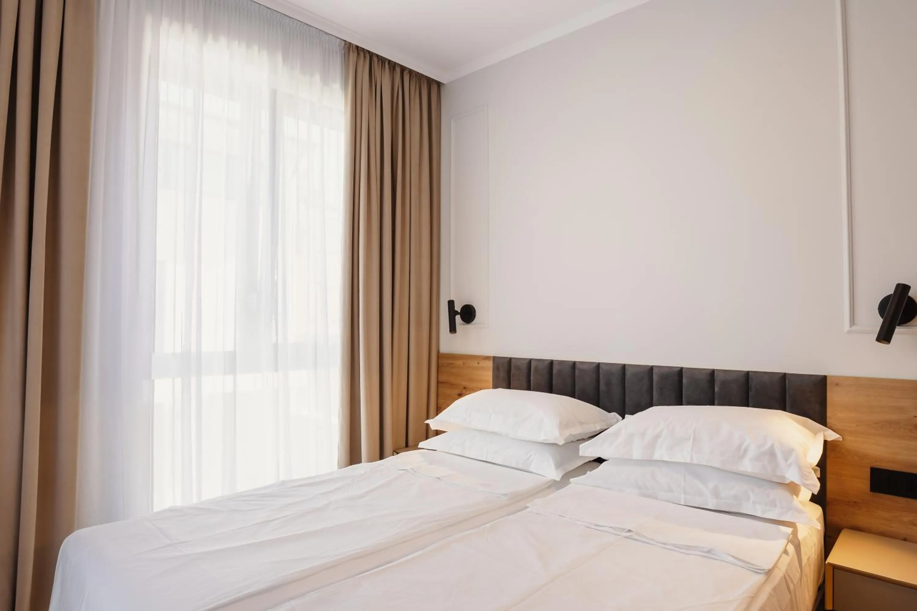 Bed in Bloom Downtown Suites