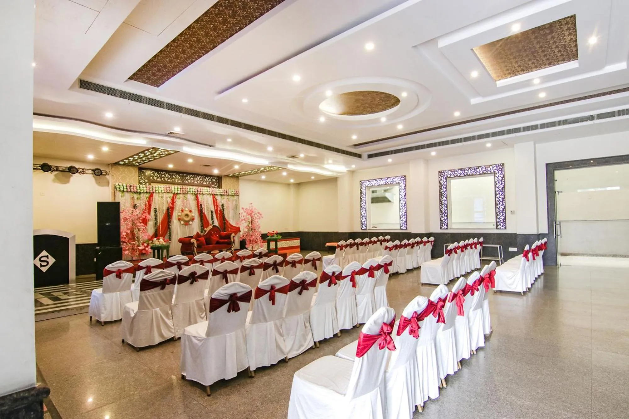Banquet/Function facilities in FabHotel CS Jalandhar