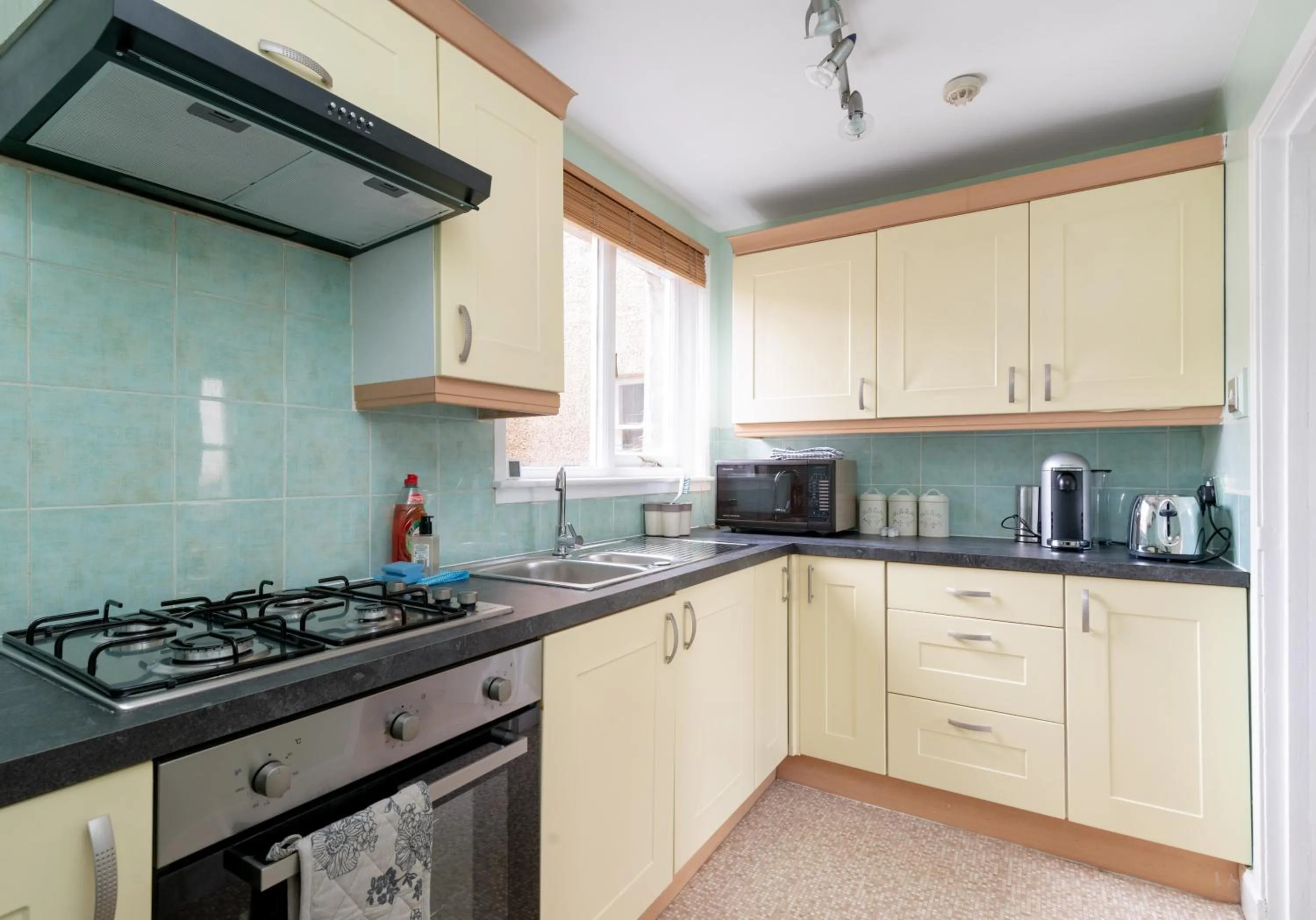 Kitchen or kitchenette in Canongate - 357