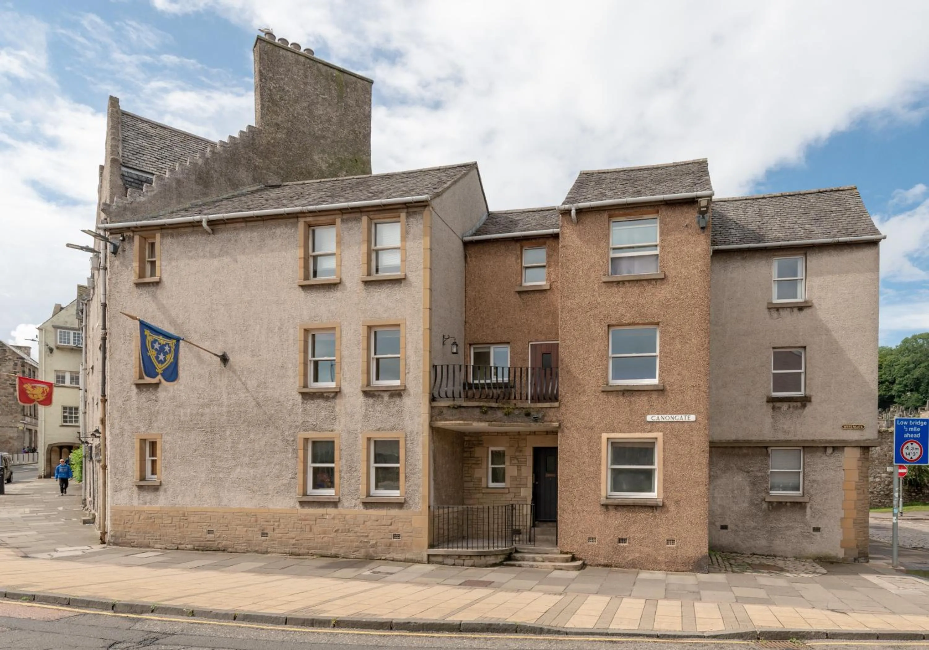 Property building in Canongate - 357