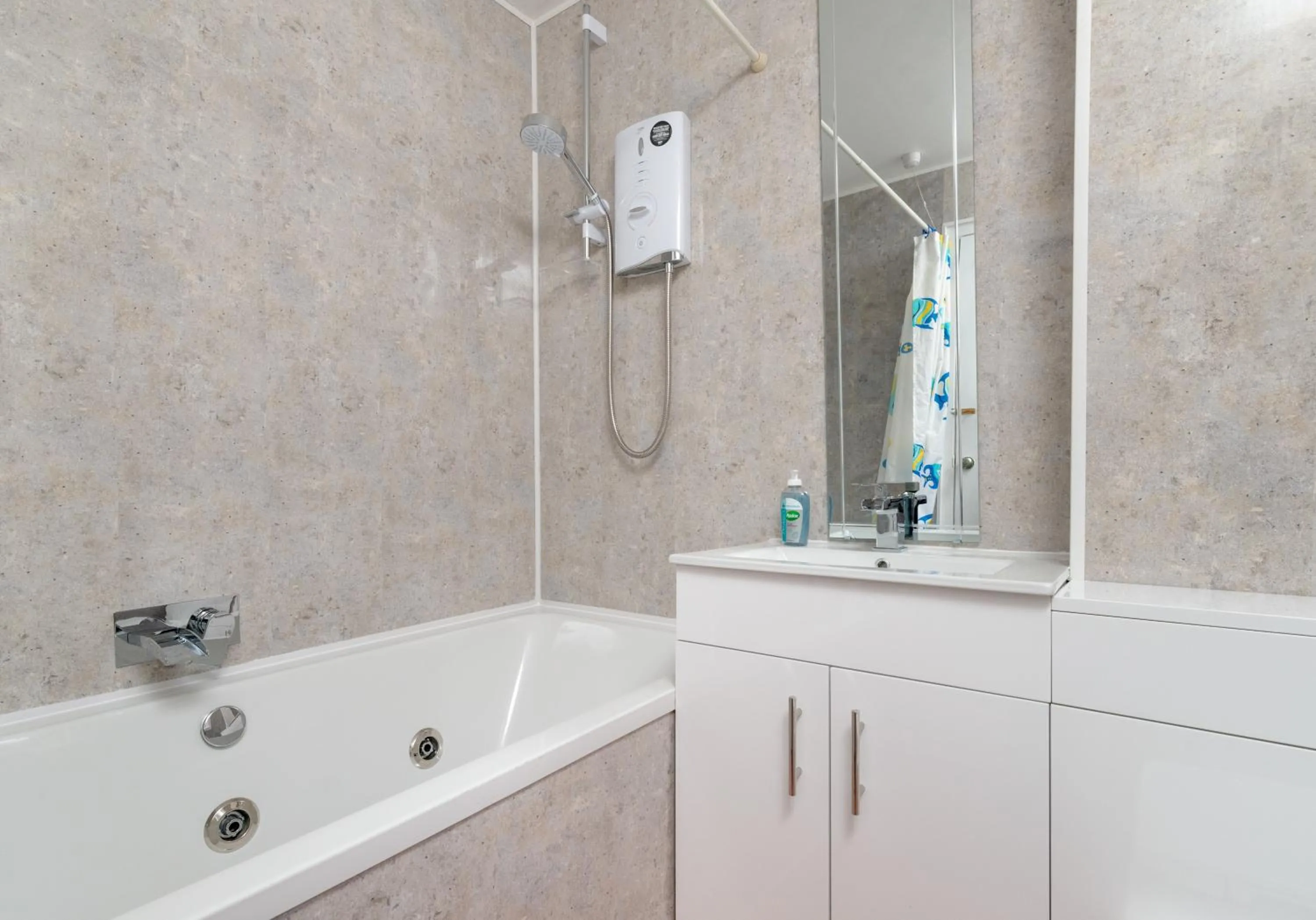 Bathroom in Canongate - 357
