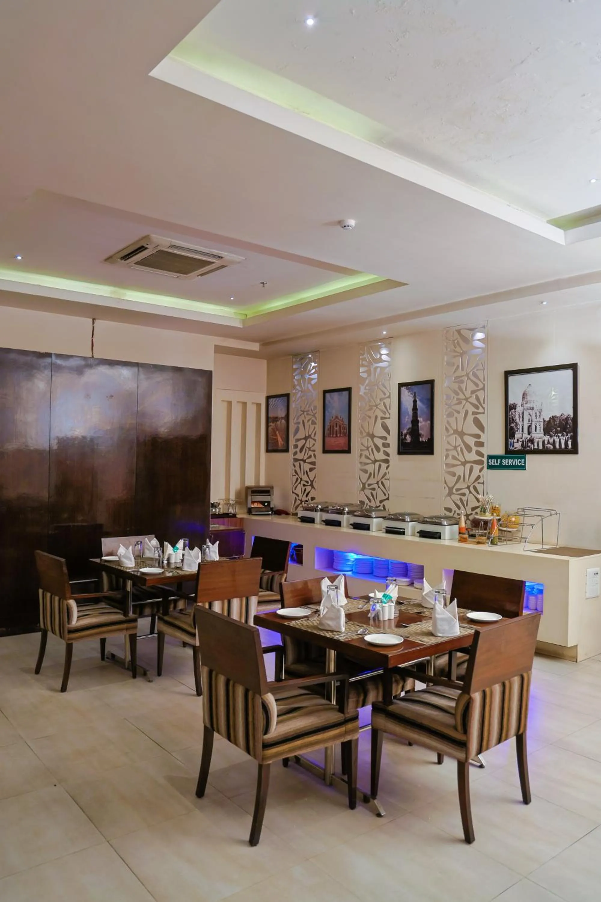 Restaurant/places to eat in Le Roi Udaipur