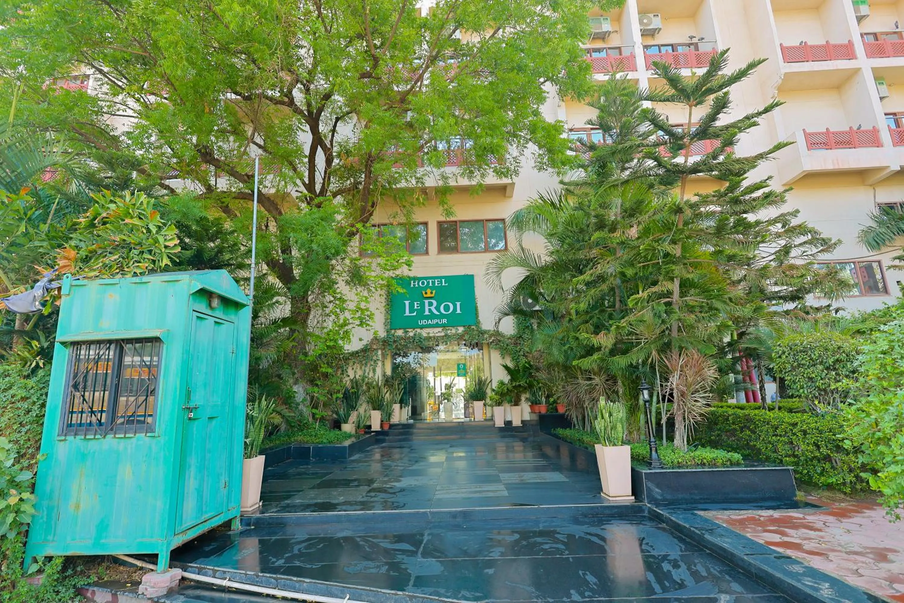 Facade/entrance in Le Roi Udaipur