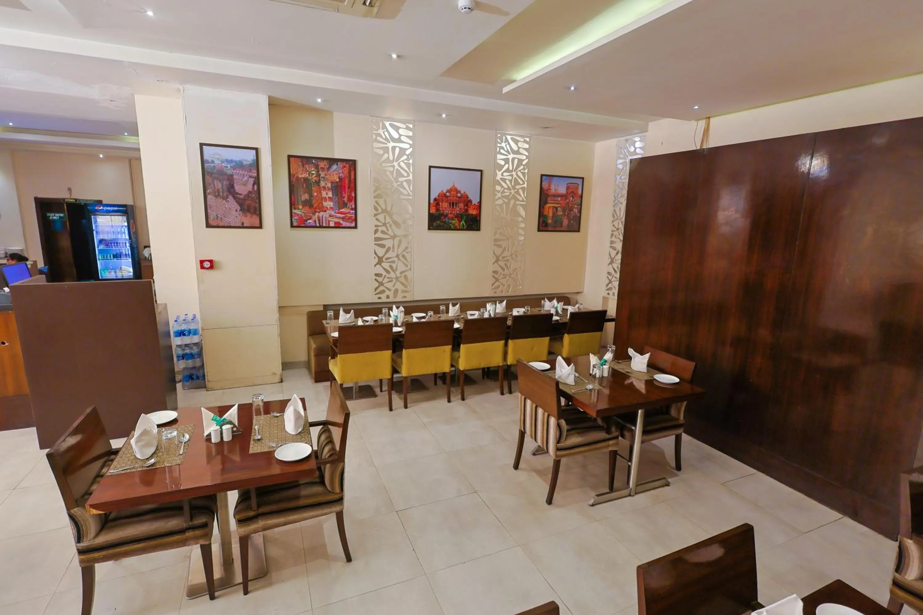 Restaurant/places to eat in Le Roi Udaipur