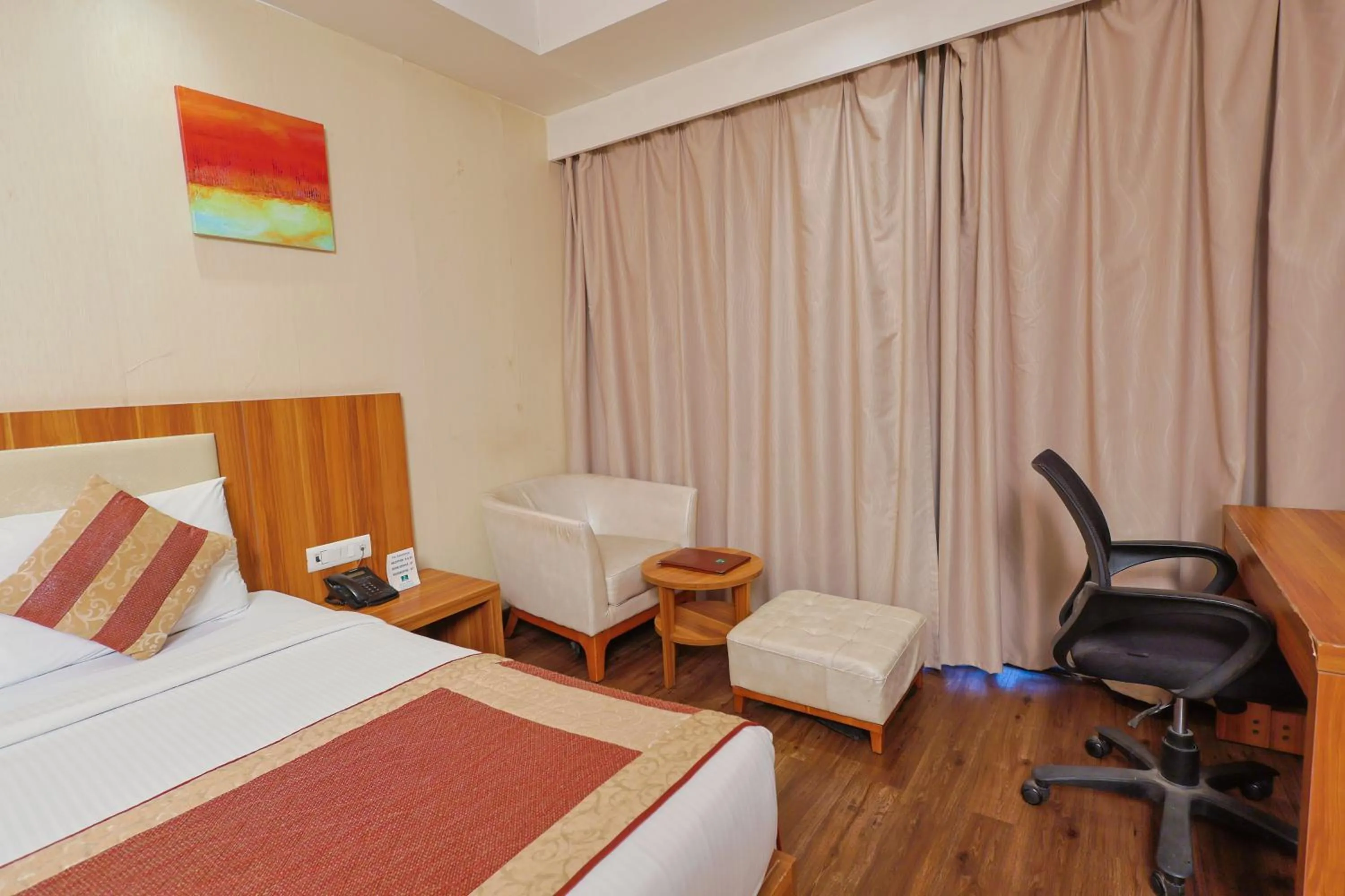 Photo of the whole room, Bed in Le Roi Udaipur