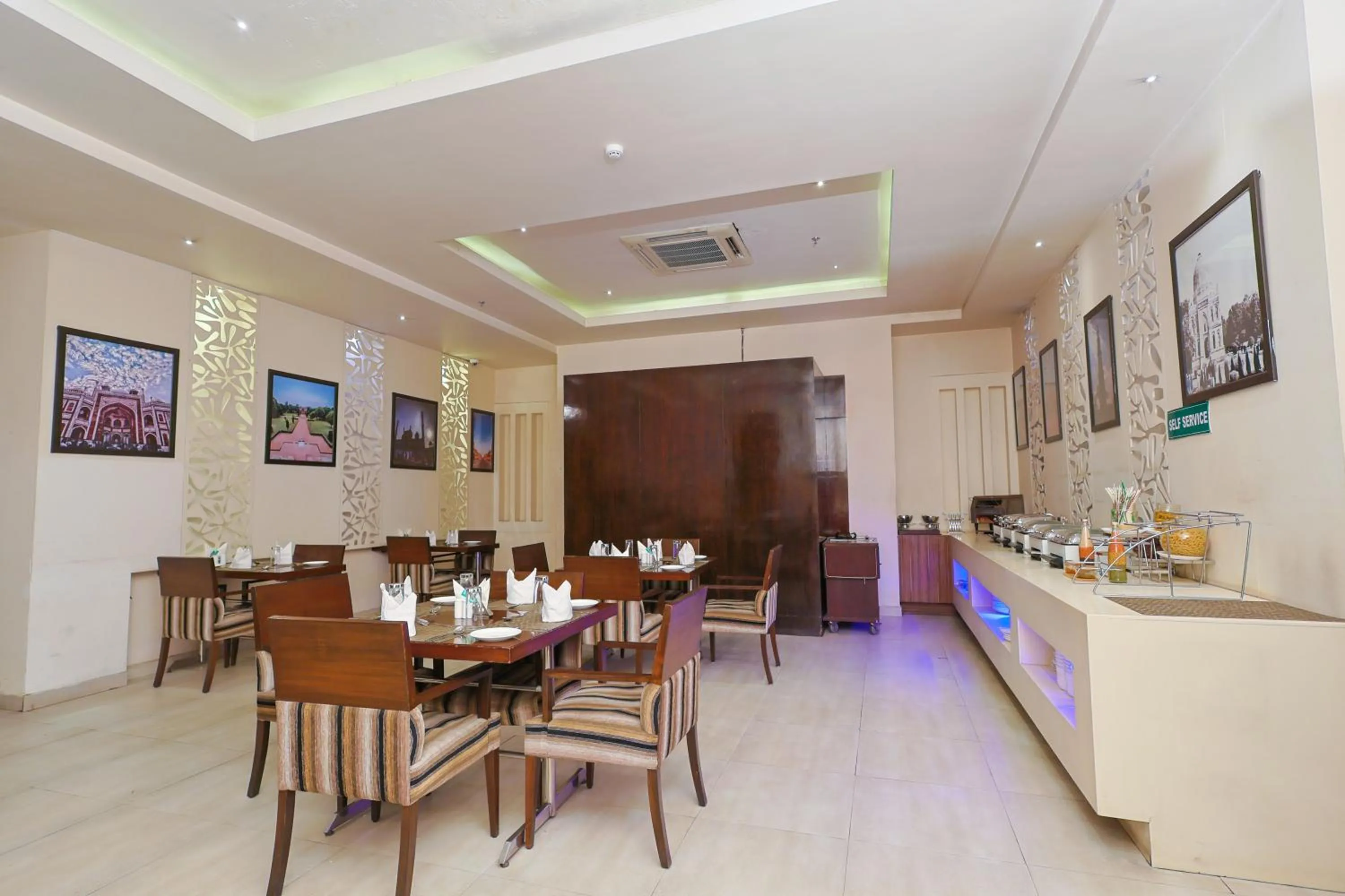 Restaurant/places to eat in Le Roi Udaipur