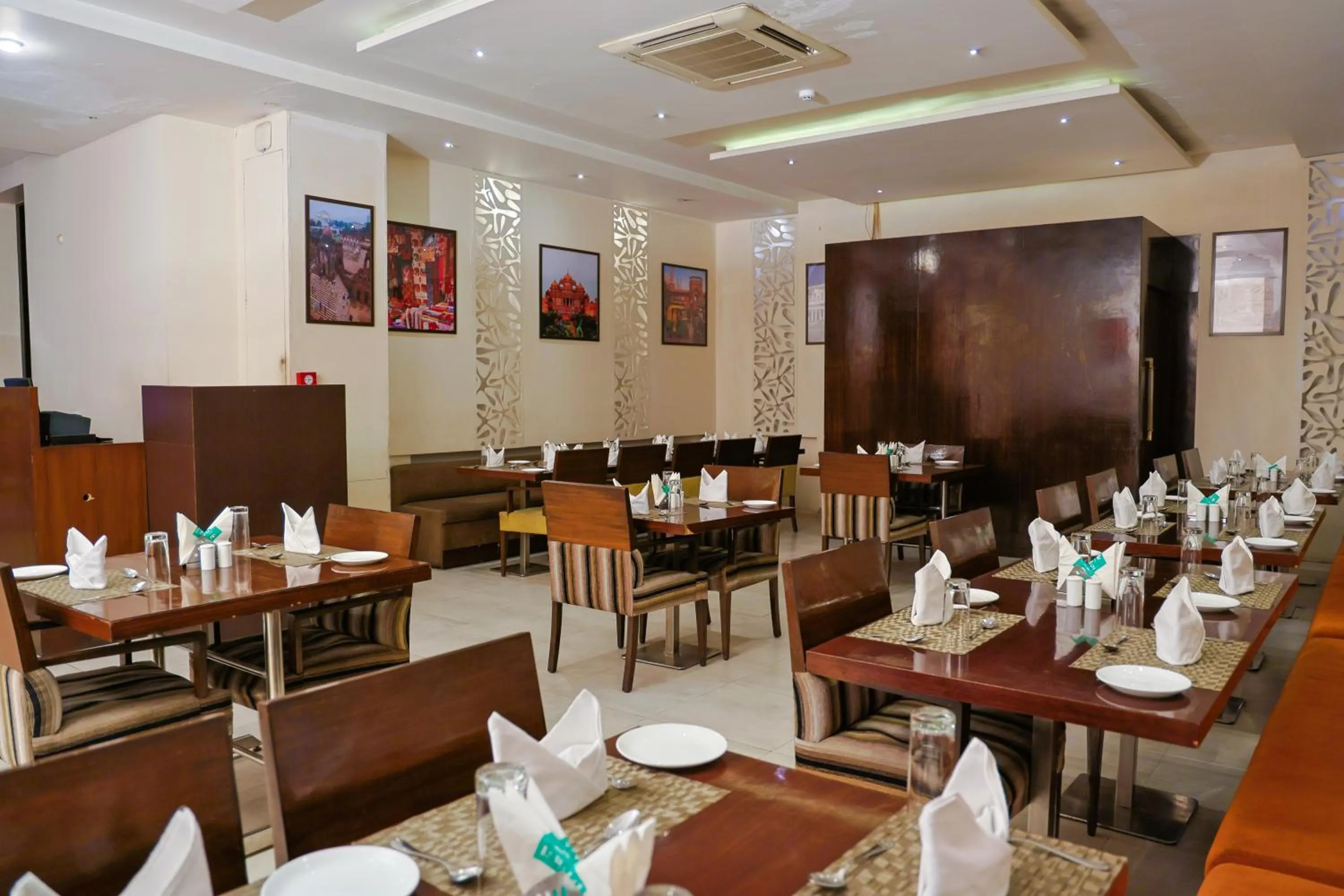 Restaurant/places to eat in Le Roi Udaipur