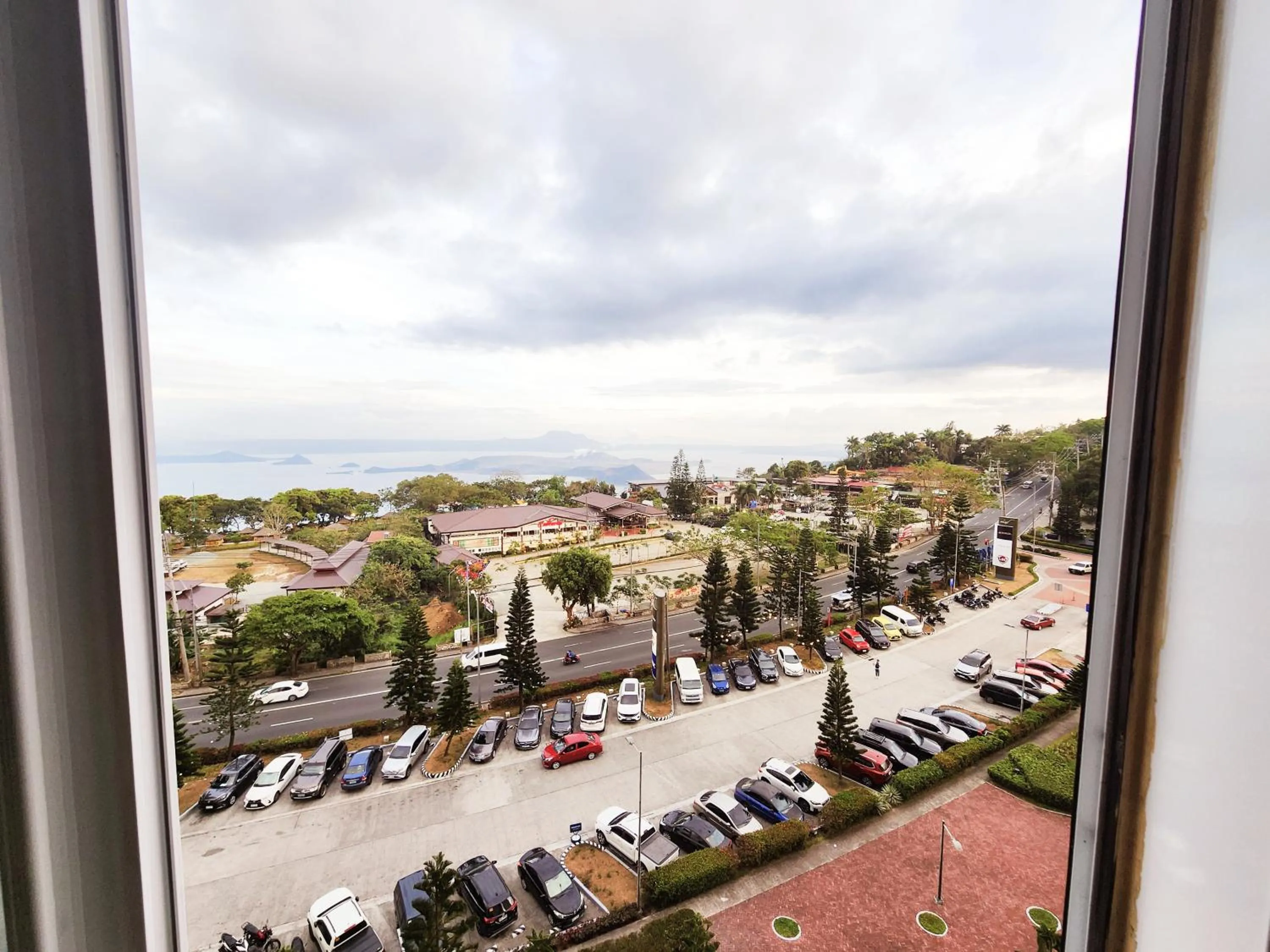 Lake view in Relaxing Stay Tagaytay