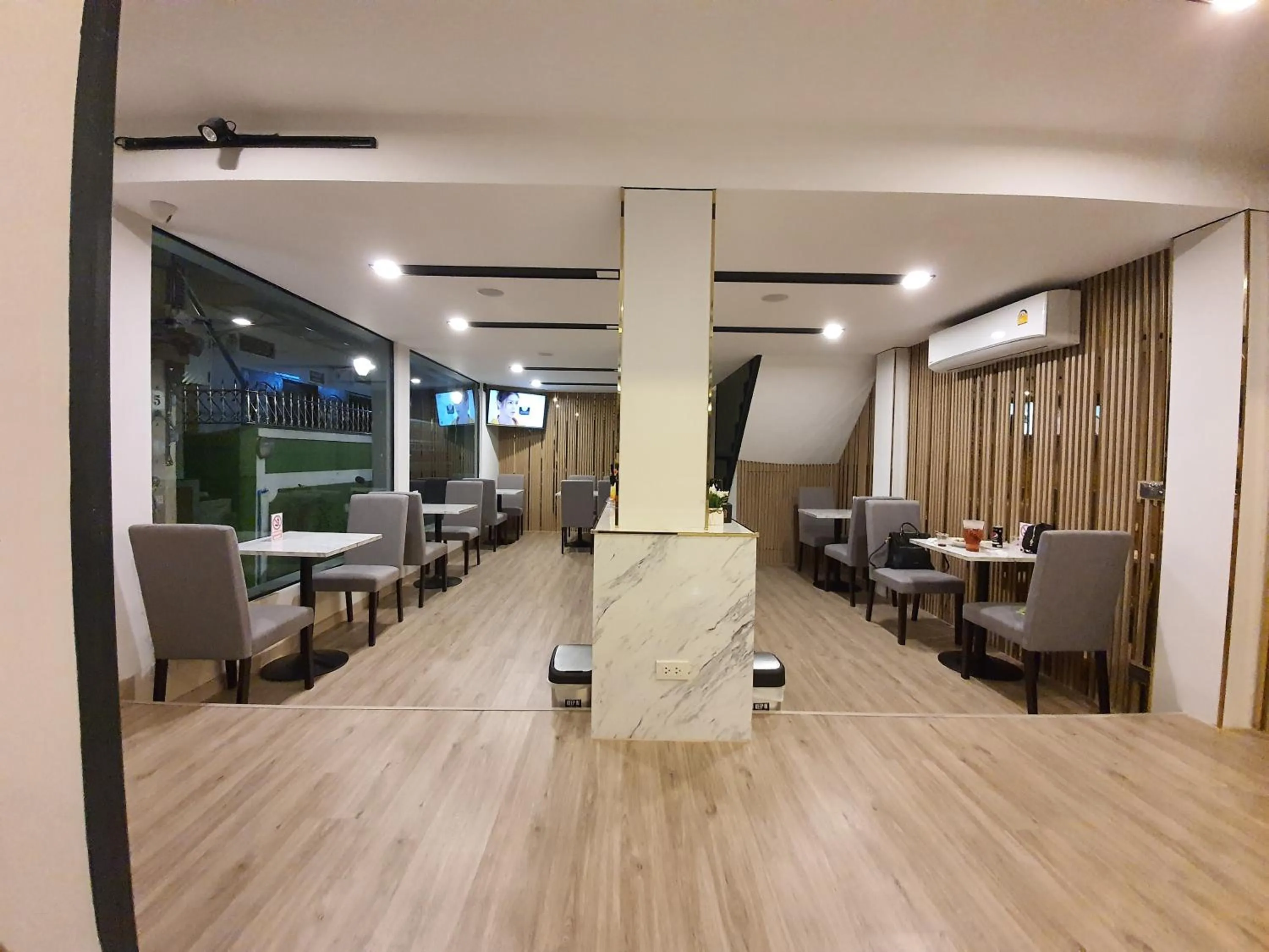 Lobby or reception in Adamaz House