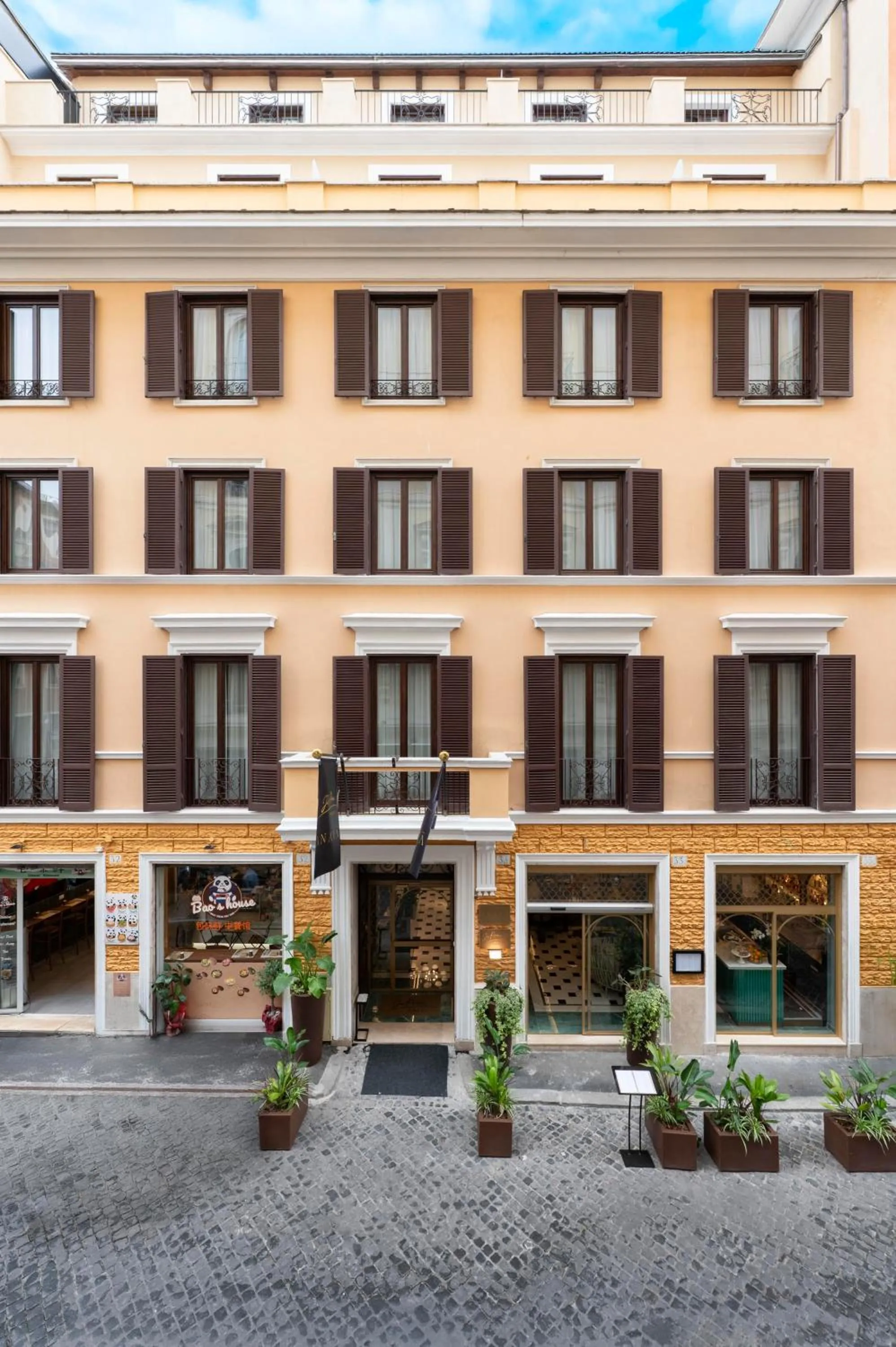 Property building in Je Rome Hotel