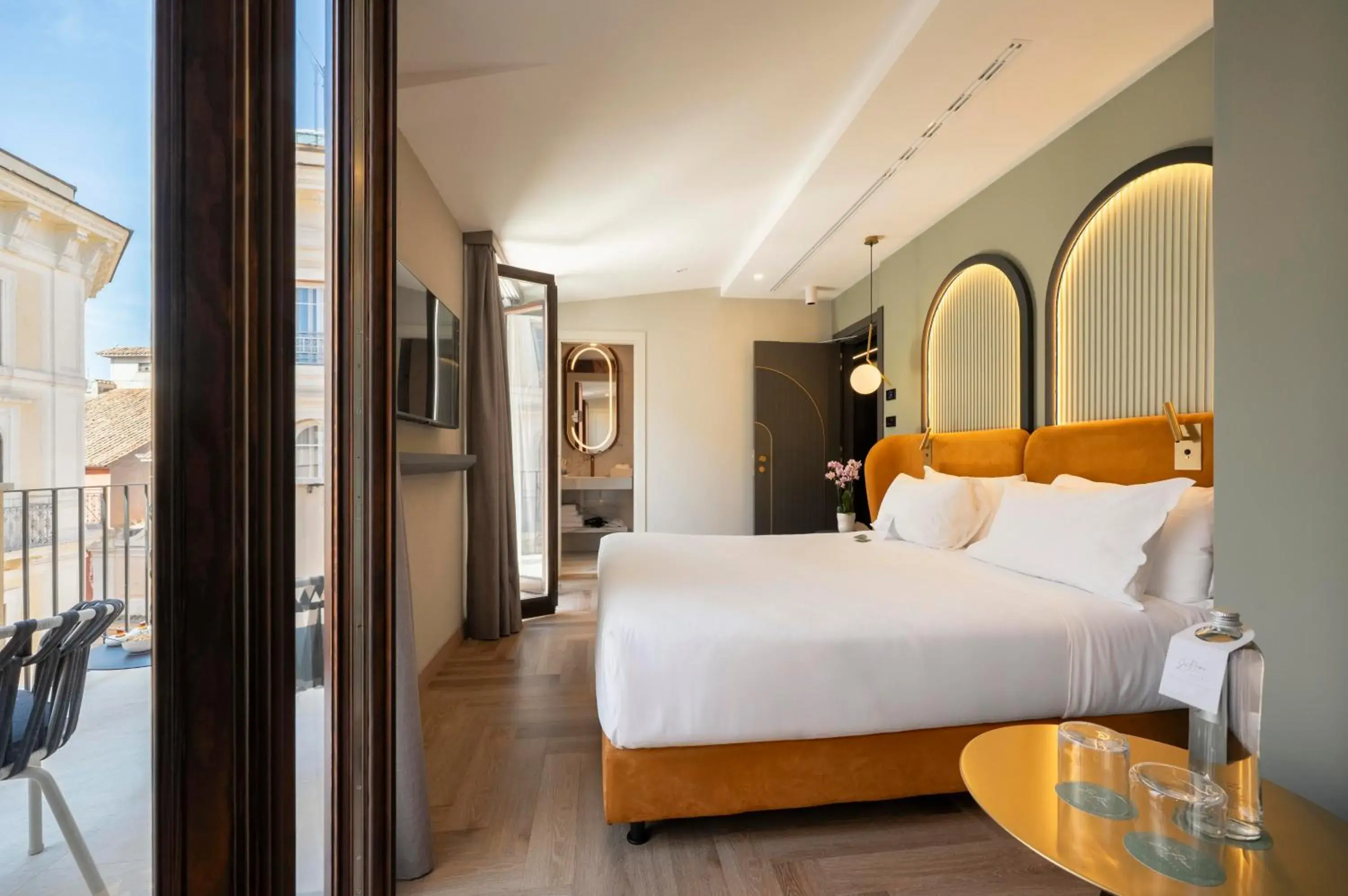 Bed in Je Rome Hotel Bed in Je Rome Hotel