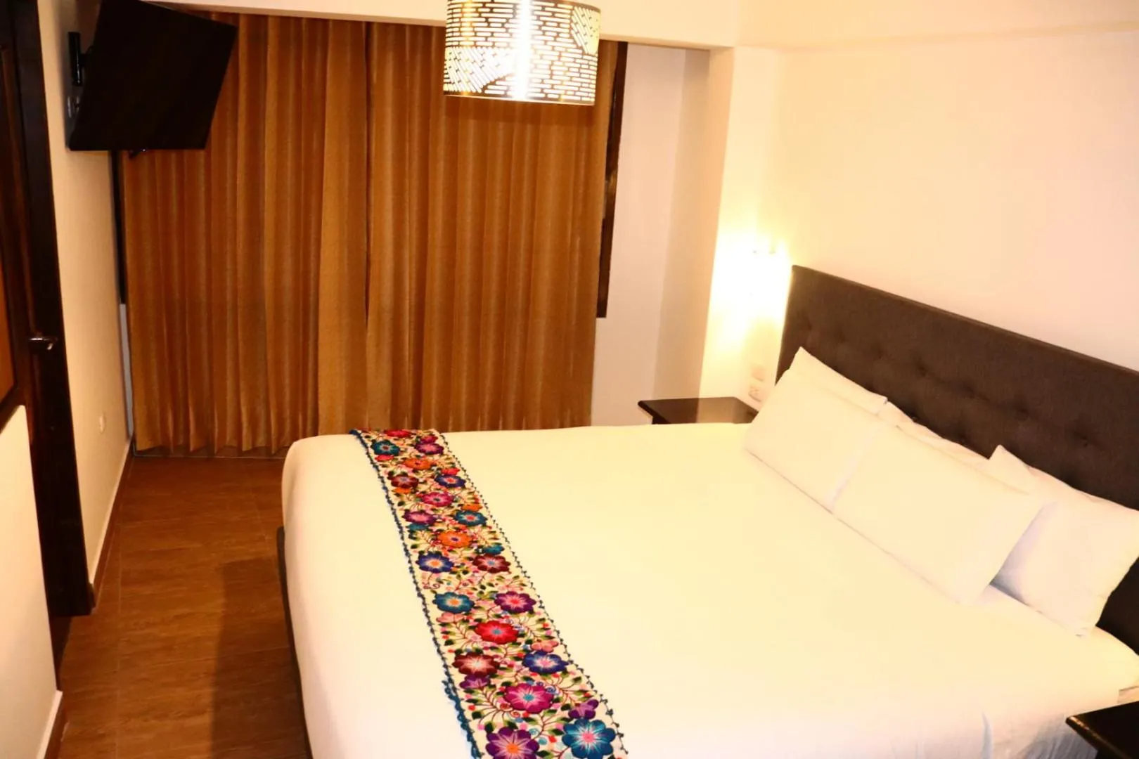 Bed in Tikal Inn Machupicchu
