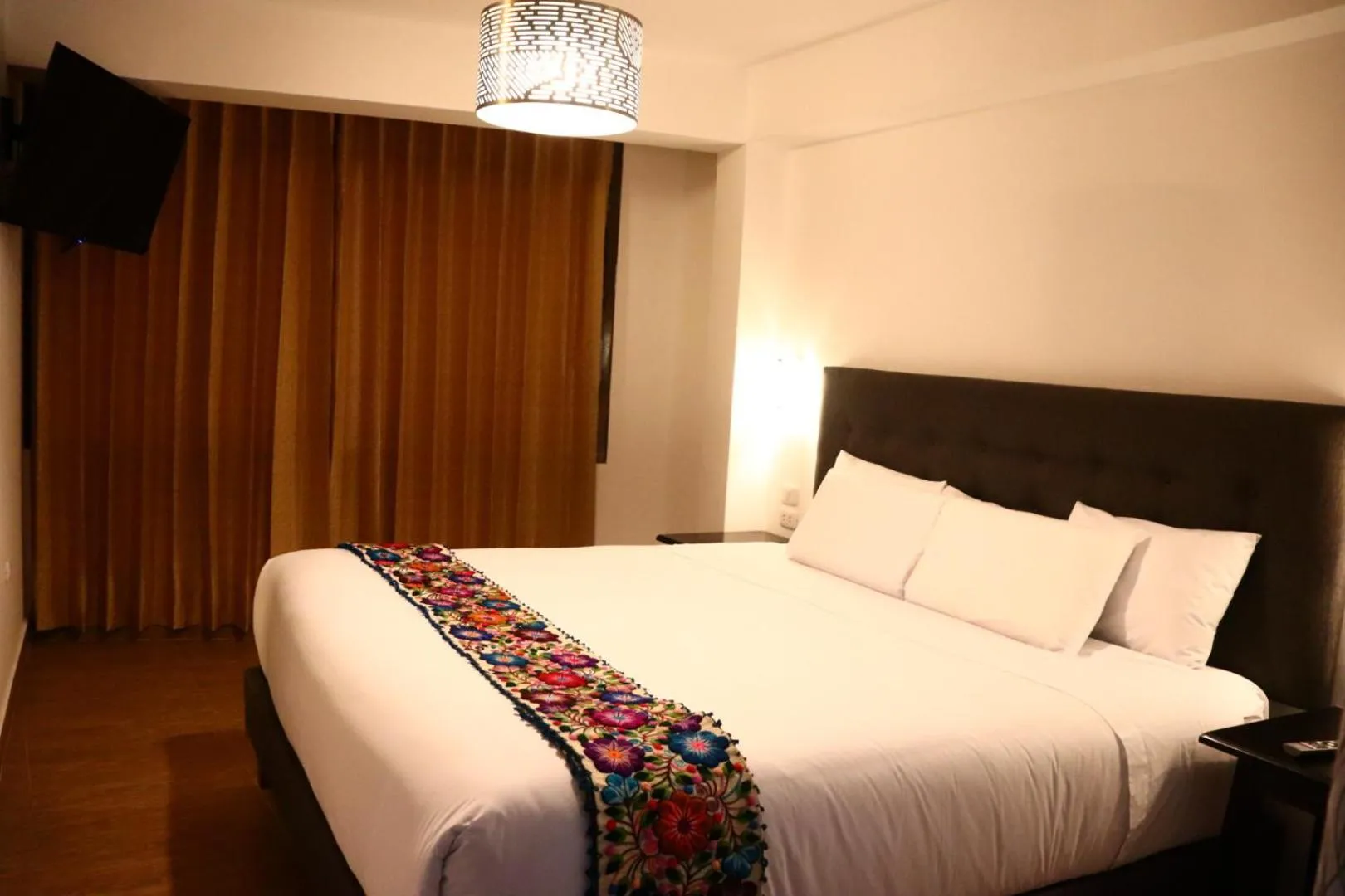 Bed in Tikal Inn Machupicchu