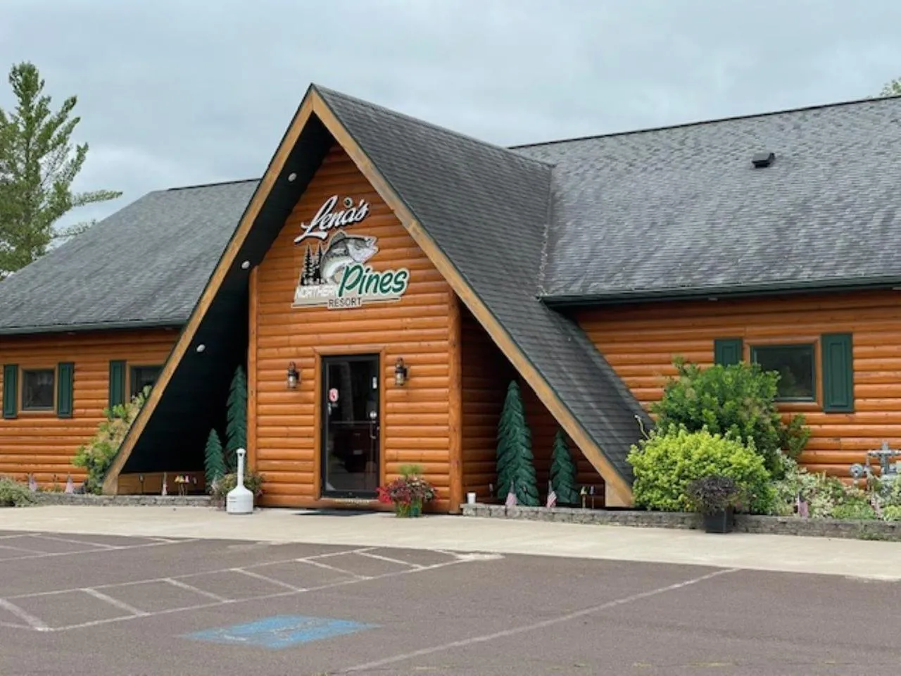 Restaurant/places to eat in Lena's Northern Pines Resort